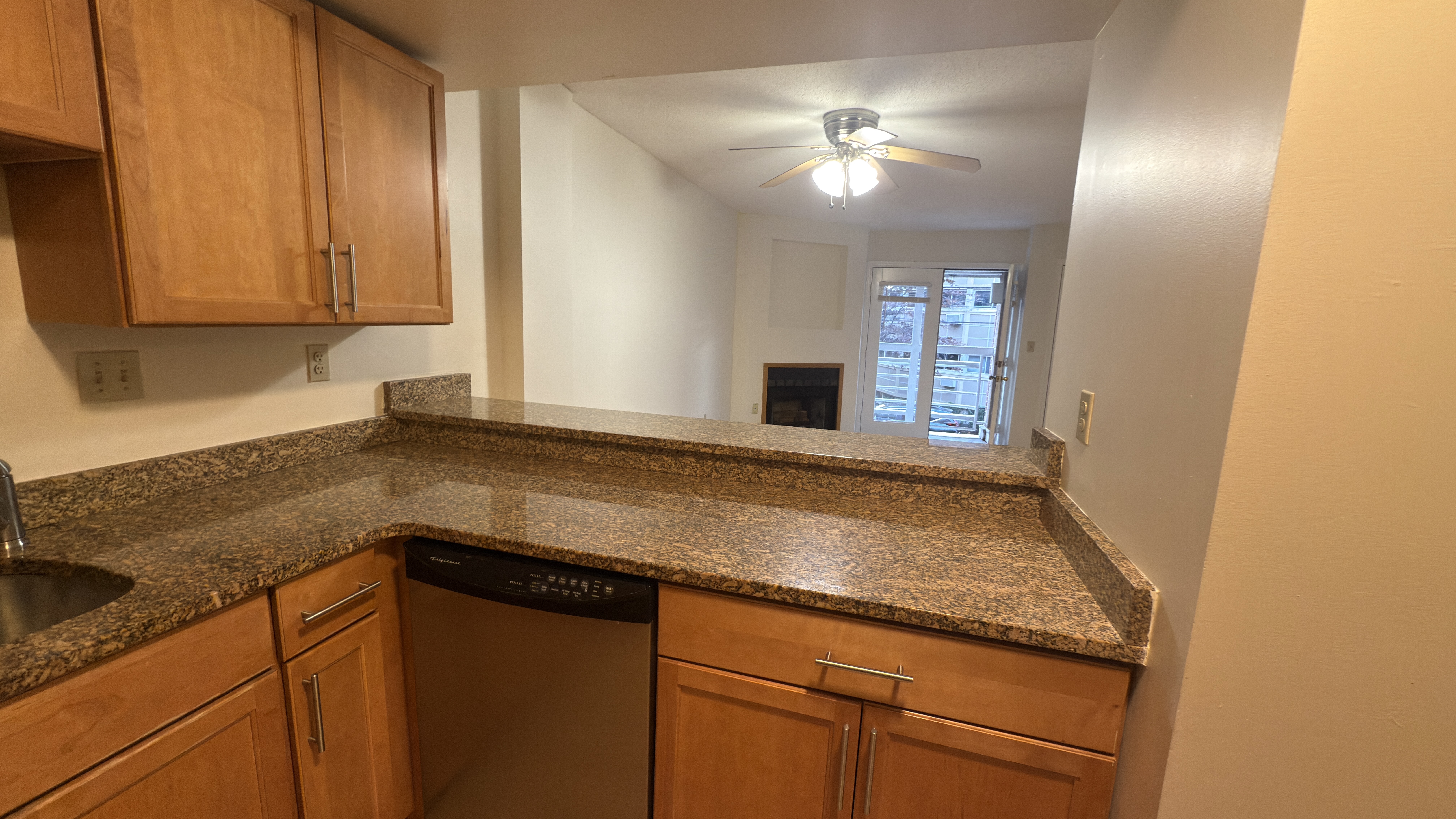 345 Franklin St, Riverside