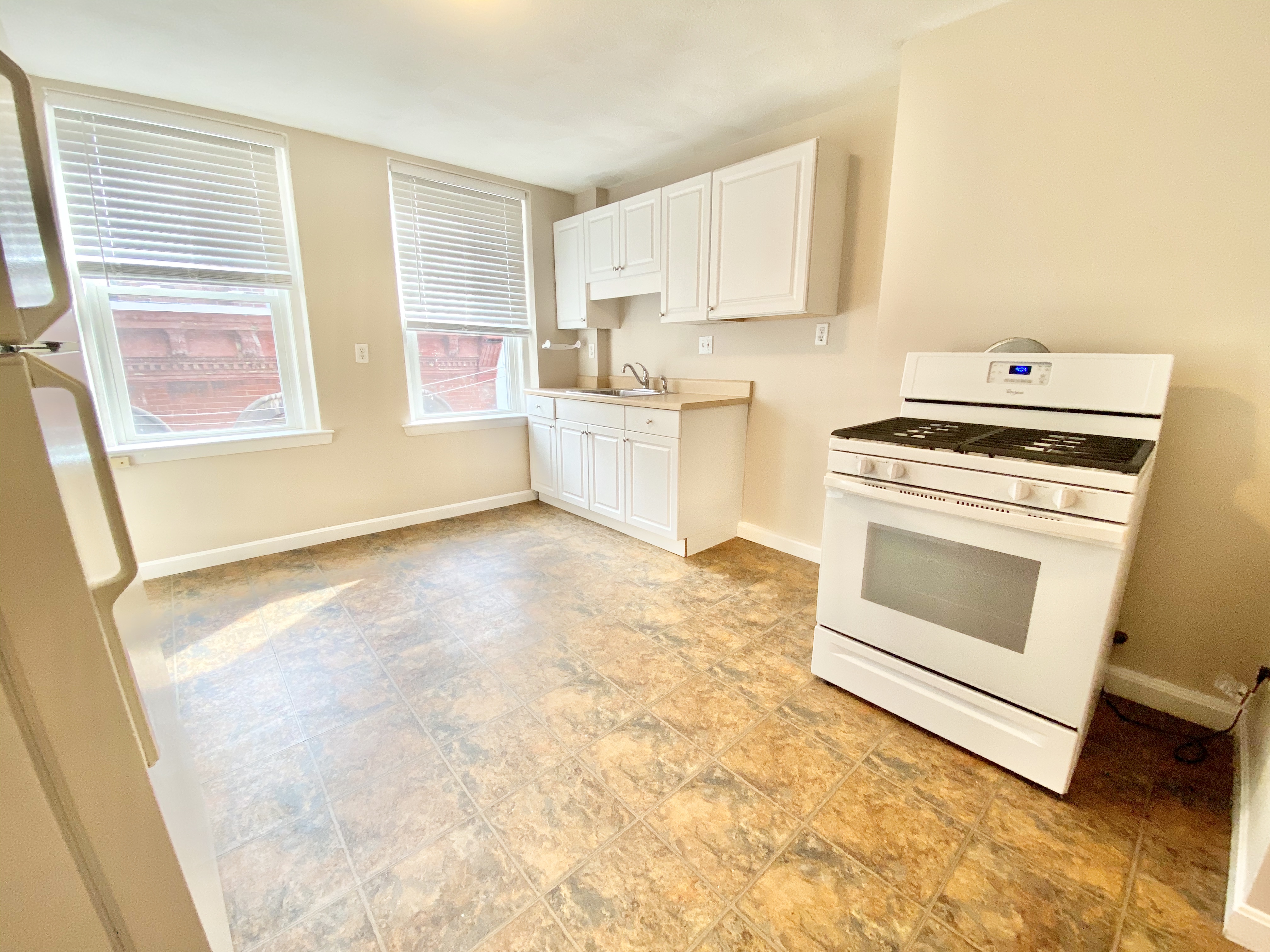 1.5 bed, 1 bath apartment for rent at 2 Baldwin Pl Unit 8, North End — photo 2 of 14
