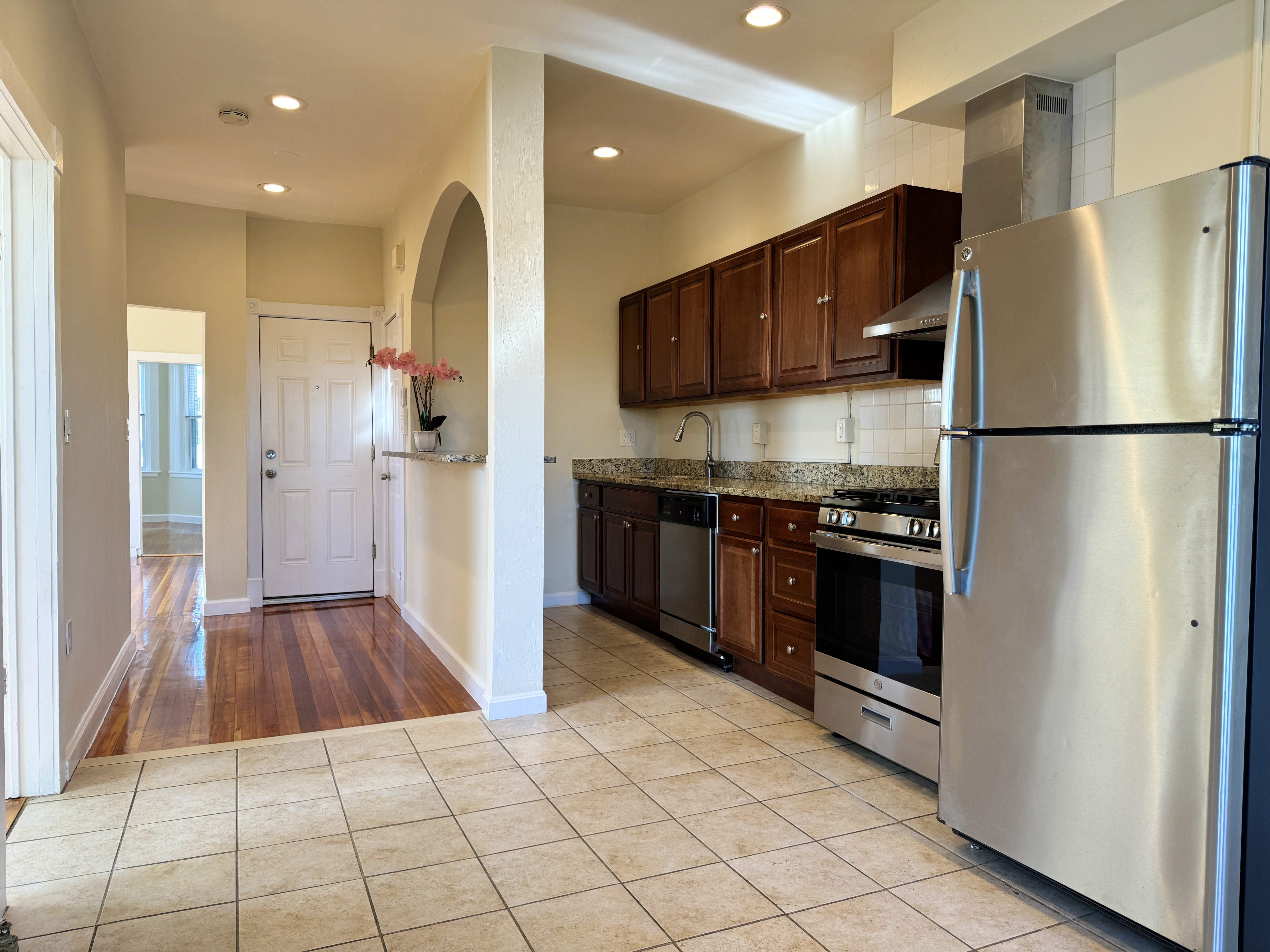 3 bed, 1 bath apartment for rent at 189 Chestnut St Unit 3, Chelsea — photo 3 of 15