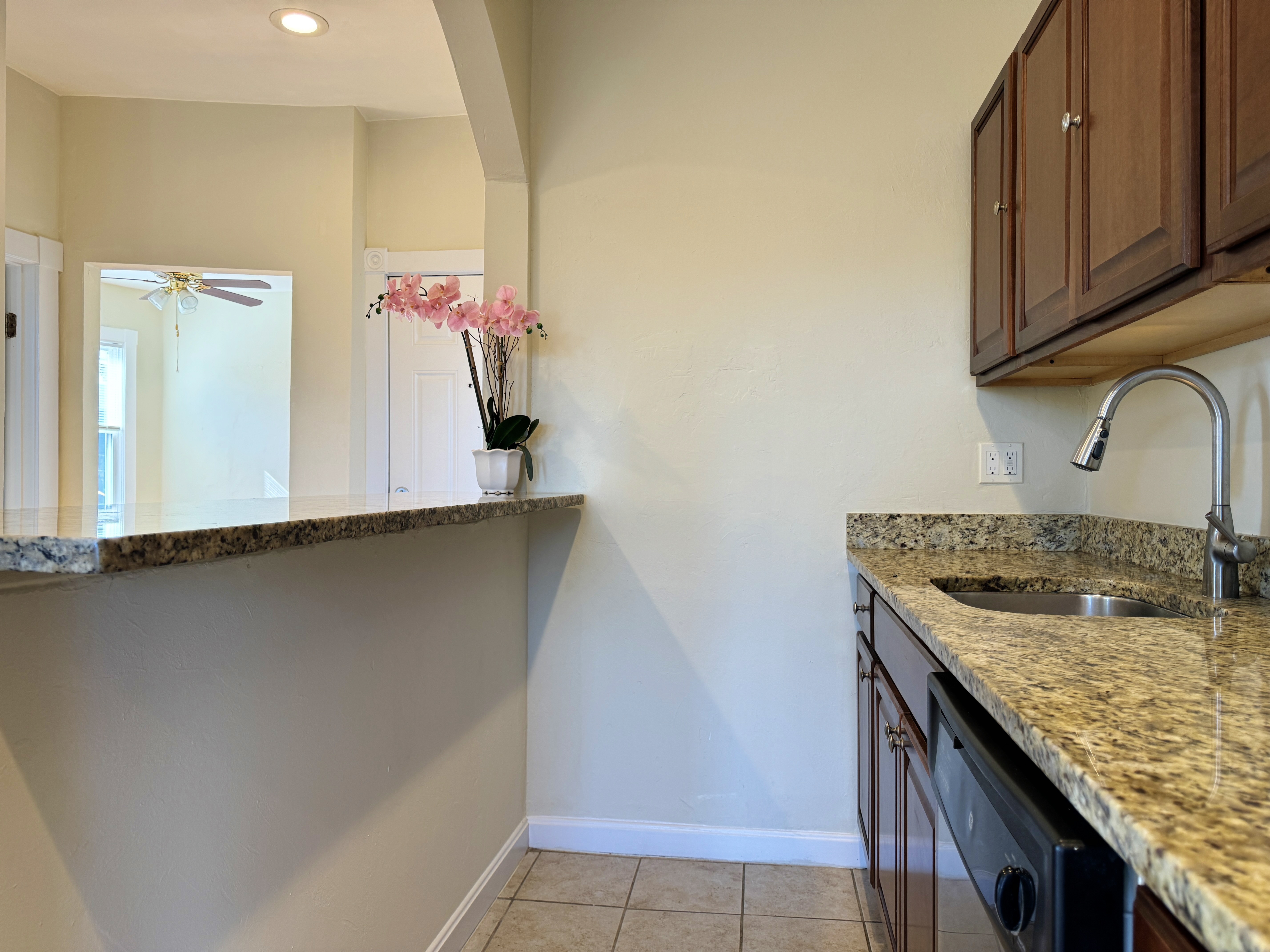 3 bed, 1 bath apartment for rent at 189 Chestnut St Unit 3, Chelsea — photo 5 of 15