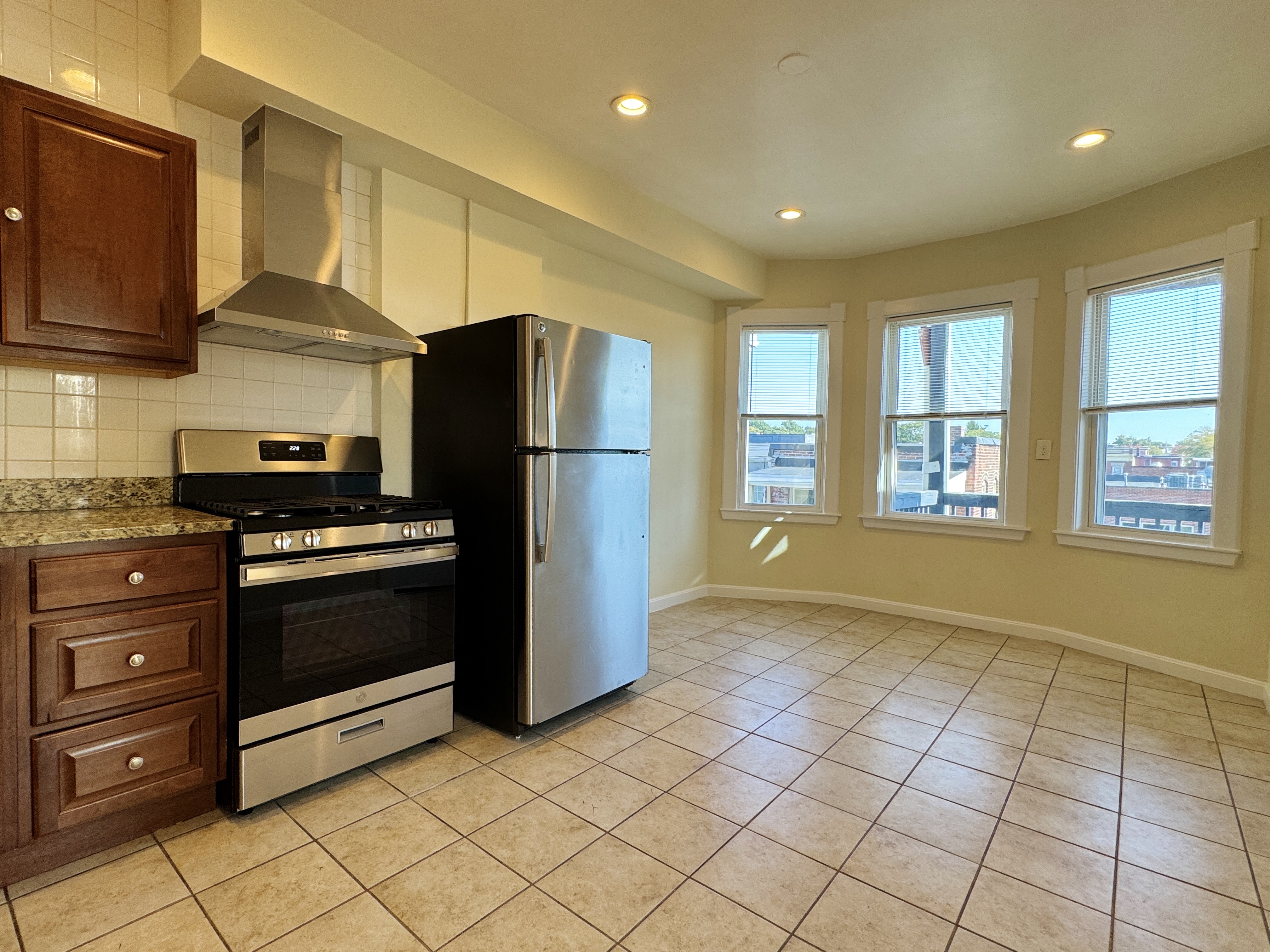 3 bed, 1 bath apartment for rent at 189 Chestnut St Unit 3, Chelsea — photo 1 of 15
