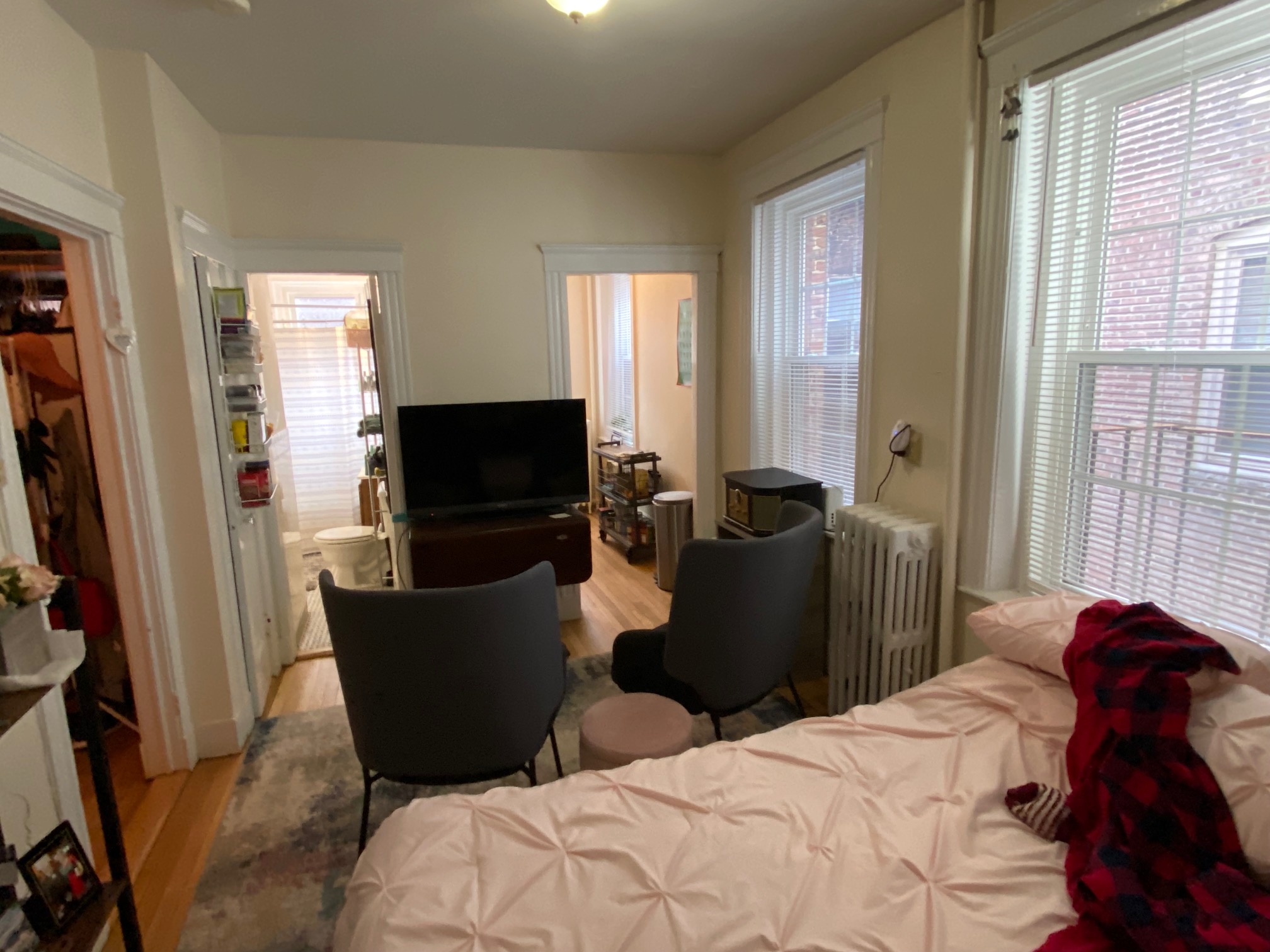 Studio bed, 1 bath apartment for rent at 26 Myrtle St Unit 7, Beacon Hill — photo 3 of 12