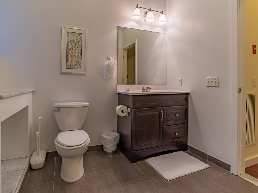 Studio bed, 1 bath apartment for rent at 1030 Bennington St Unit 2, West End — photo 2 of 5