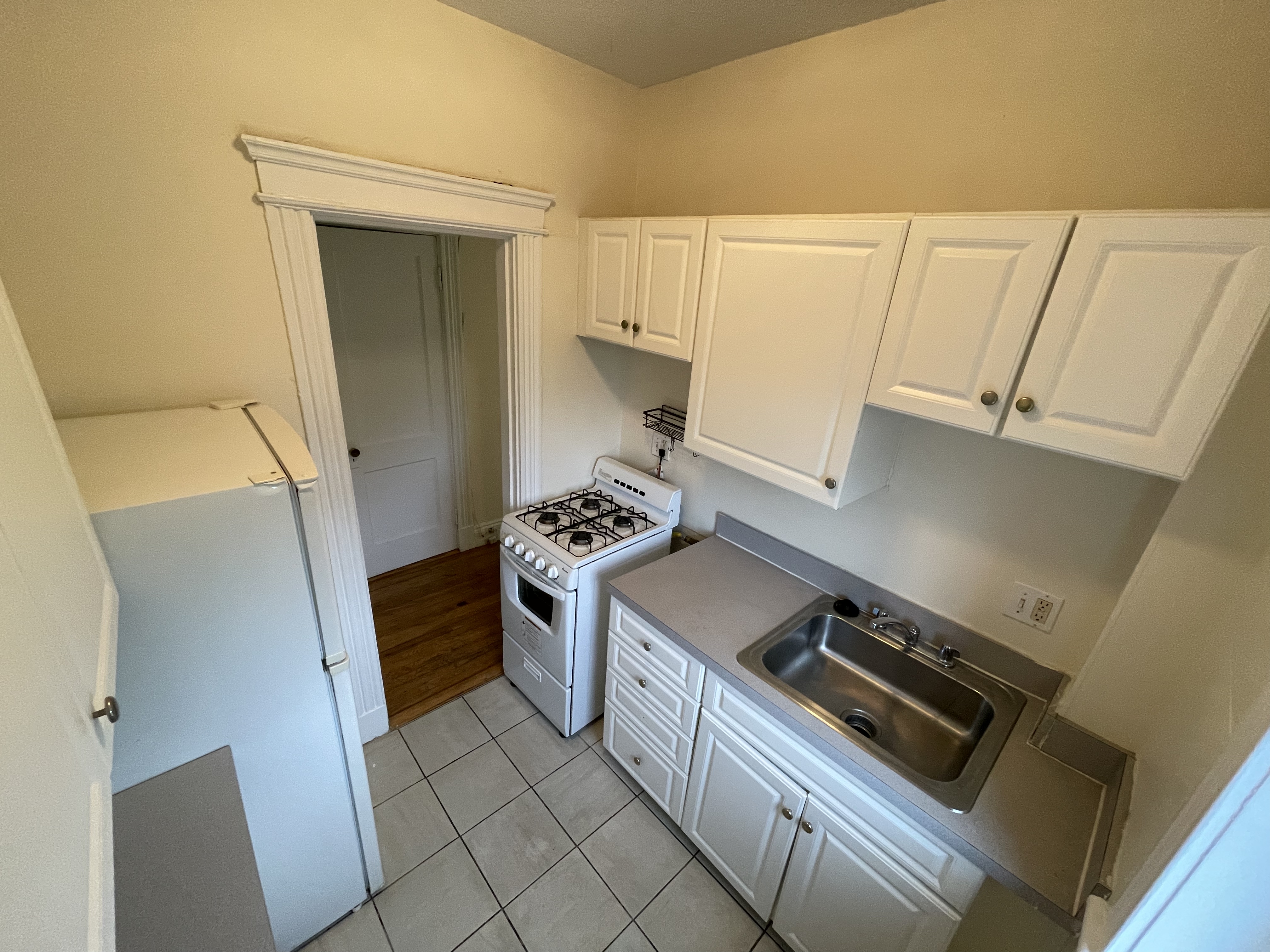 Studio bed, 1 bath apartment for rent at 1160 Commonwealth Ave Unit 57, Allston — photo 2 of 6