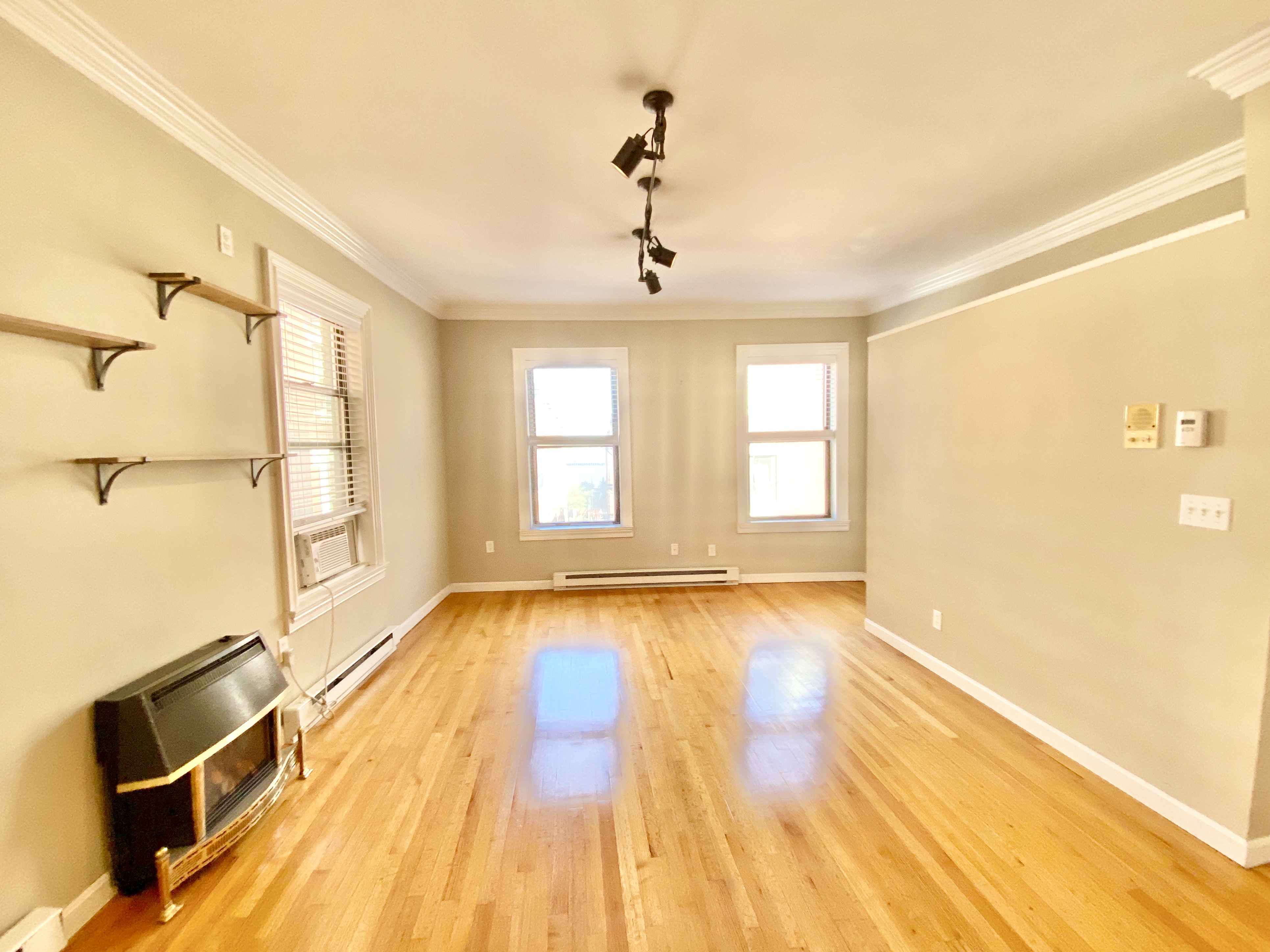 1 bed, 1 bath apartment for rent at 44 Charter St Unit 4, North End — photo 3 of 10