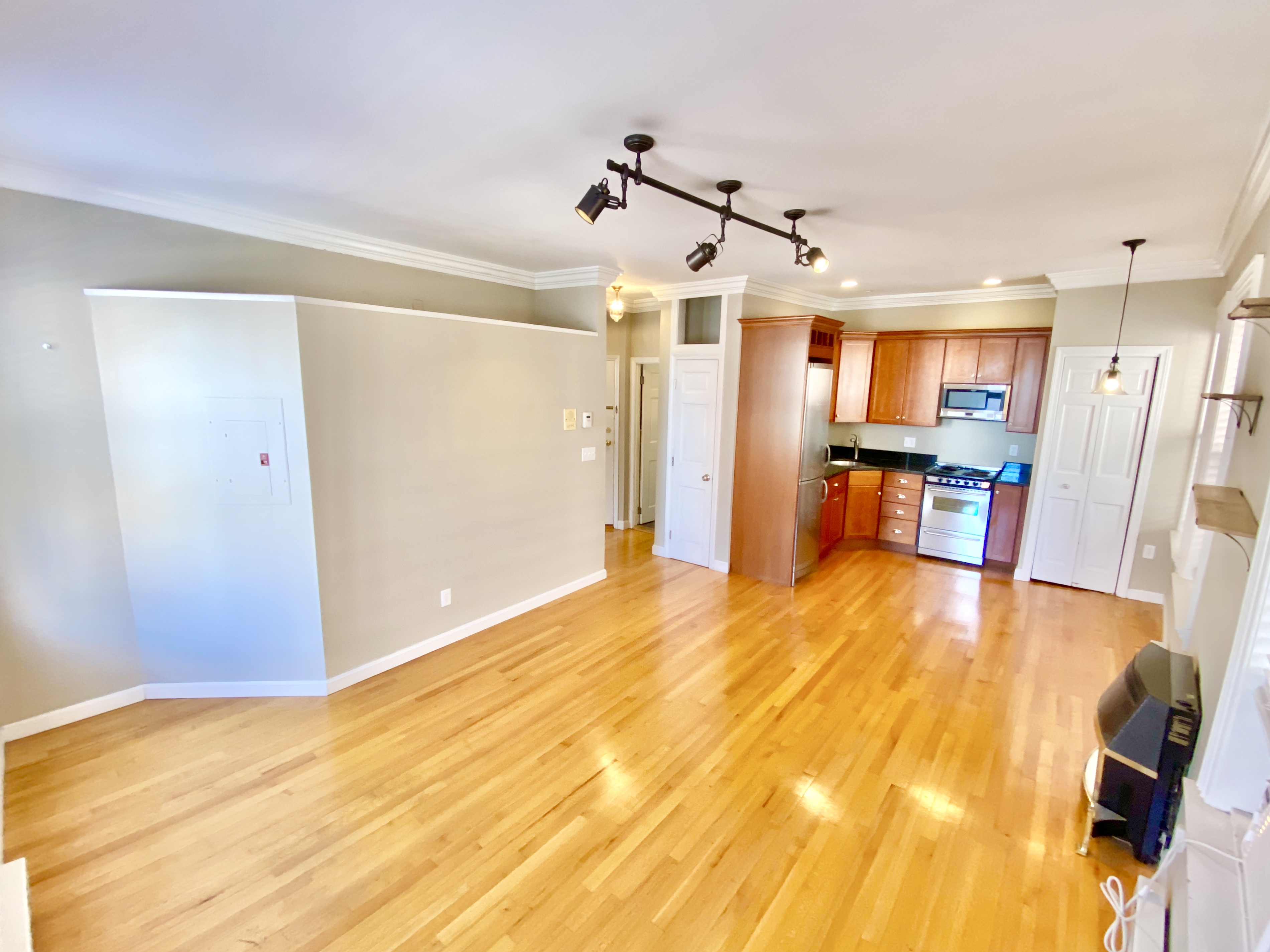 1 bed, 1 bath apartment for rent at 44 Charter St Unit 4, North End — photo 1 of 10