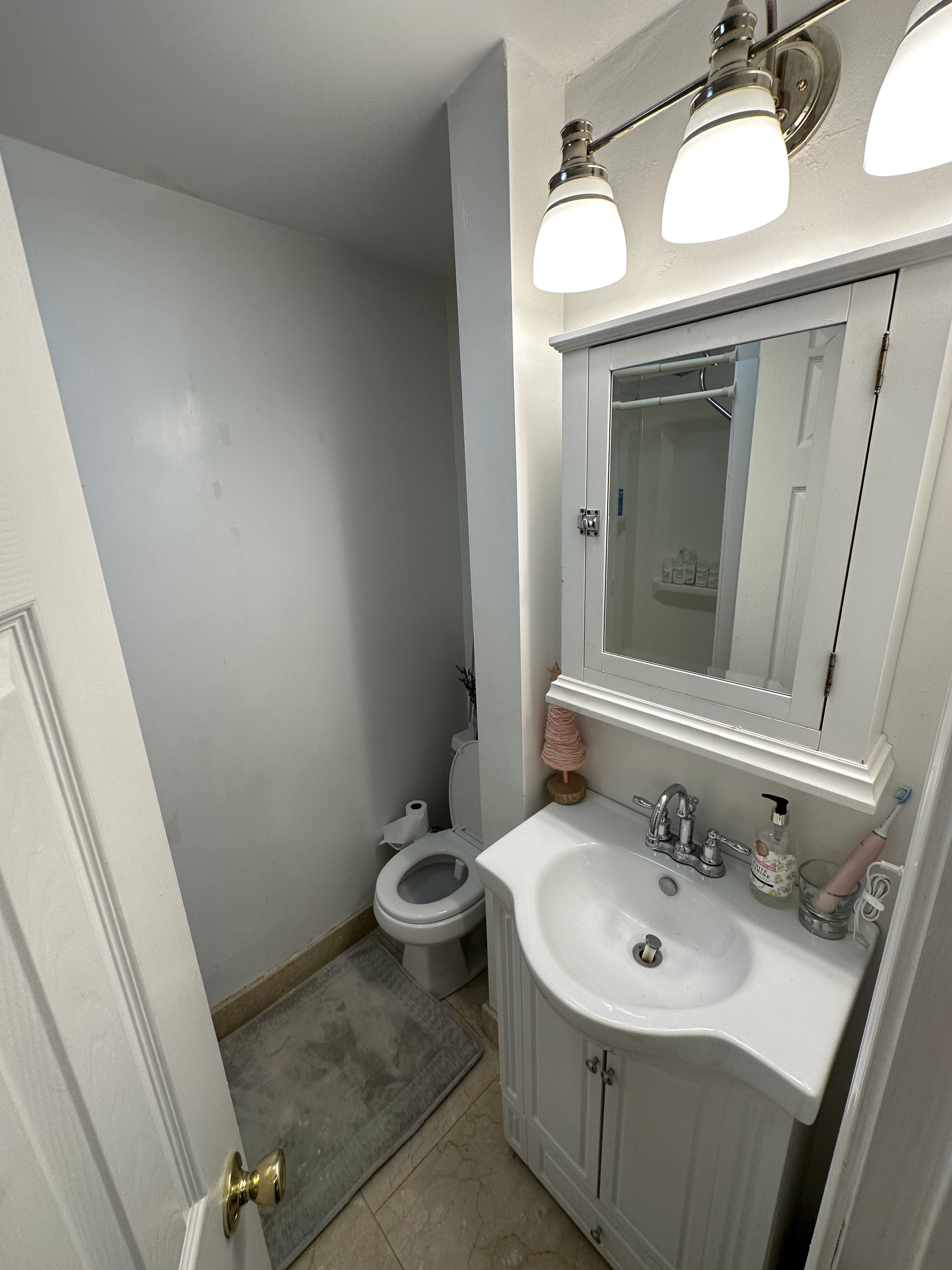 Studio bed, 1 bath apartment for rent at 15 Marlborough St Unit 301, Back Bay — photo 8 of 11