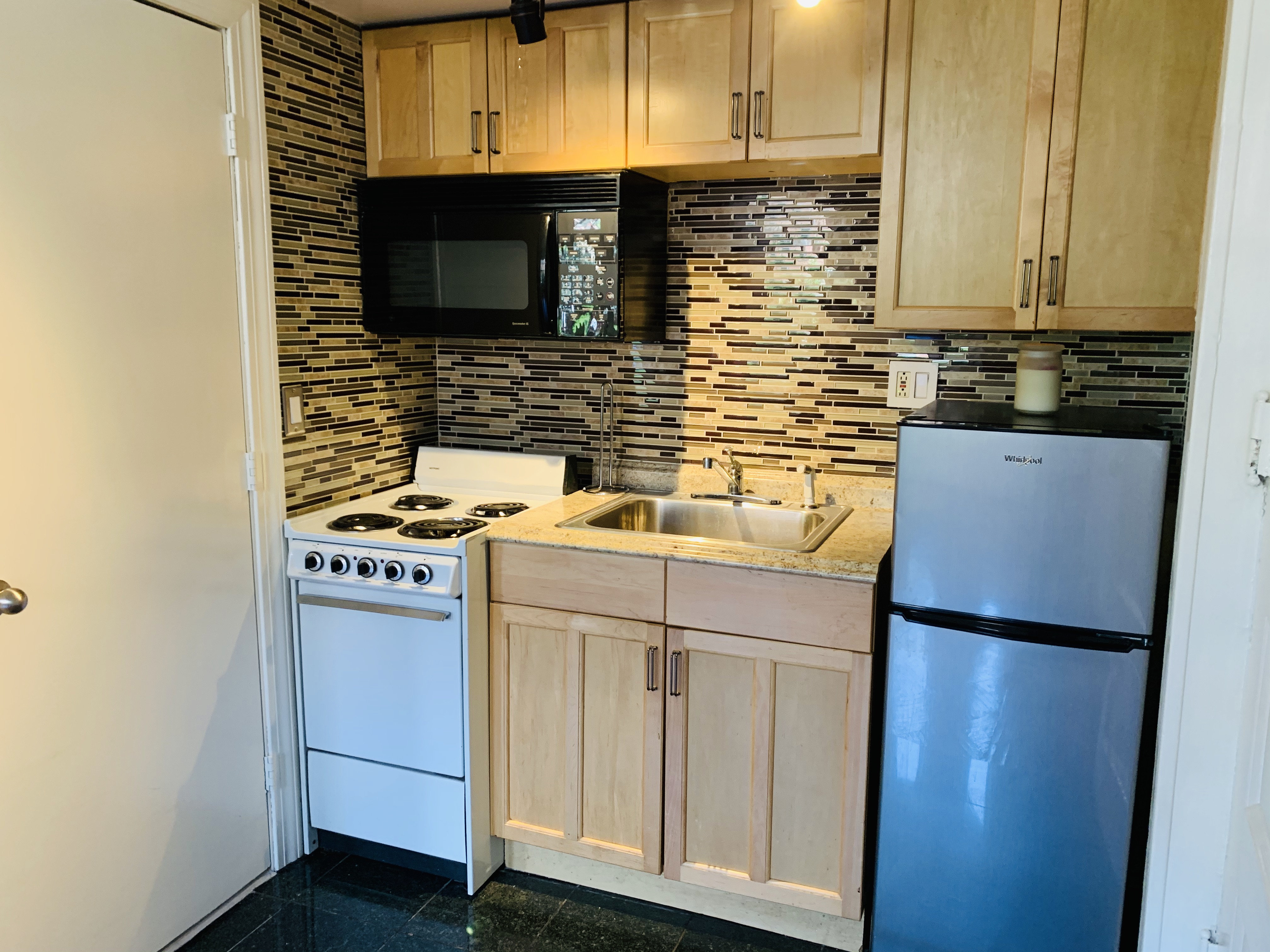 Studio bed, 1 bath apartment for rent at 388 Marlborough St Unit 1, Back Bay — photo 3 of 12