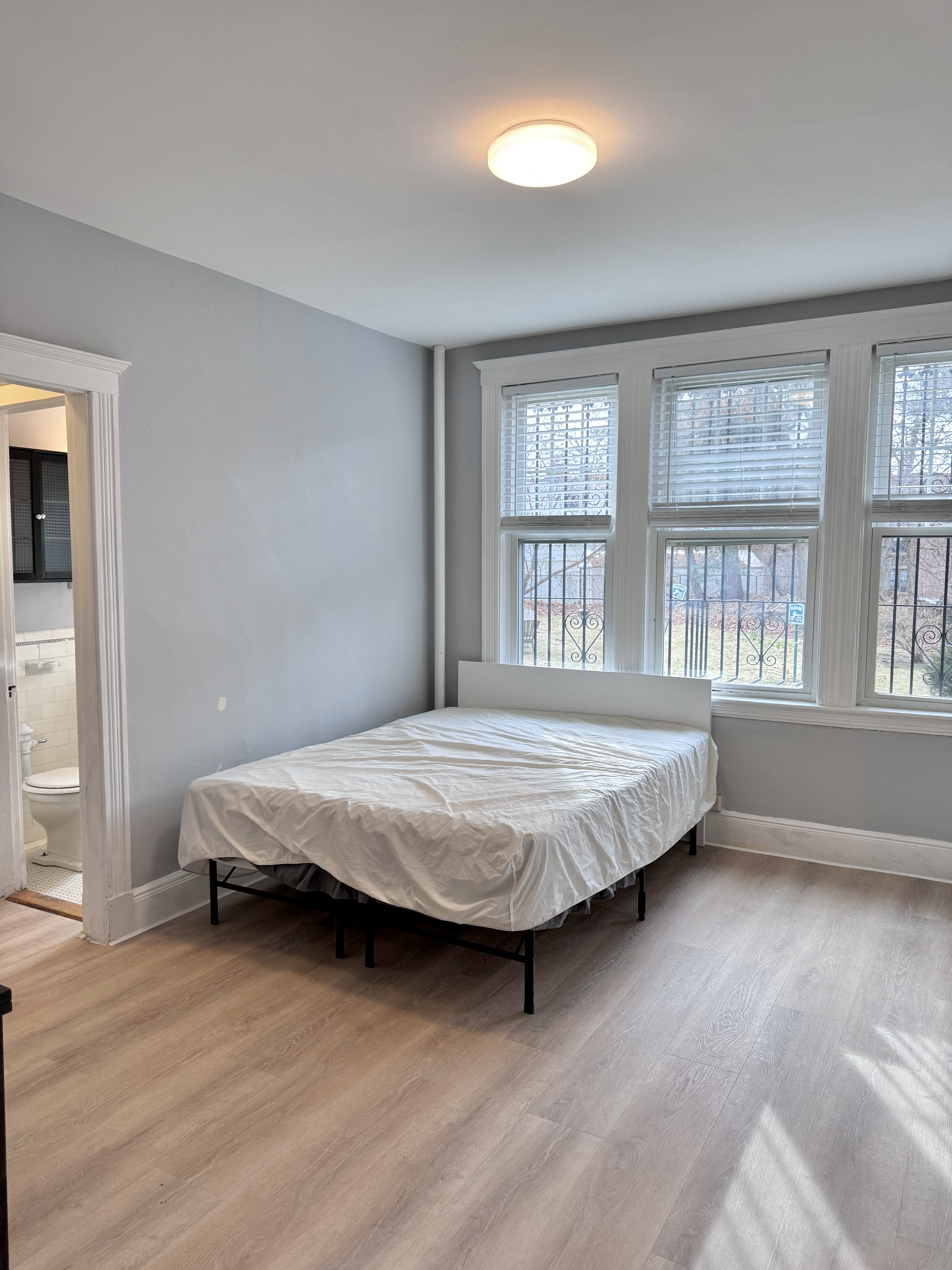 Studio bed, 1 bath apartment for rent at 32 Sidlaw Rd Unit 6, Brighton — photo 2 of 4