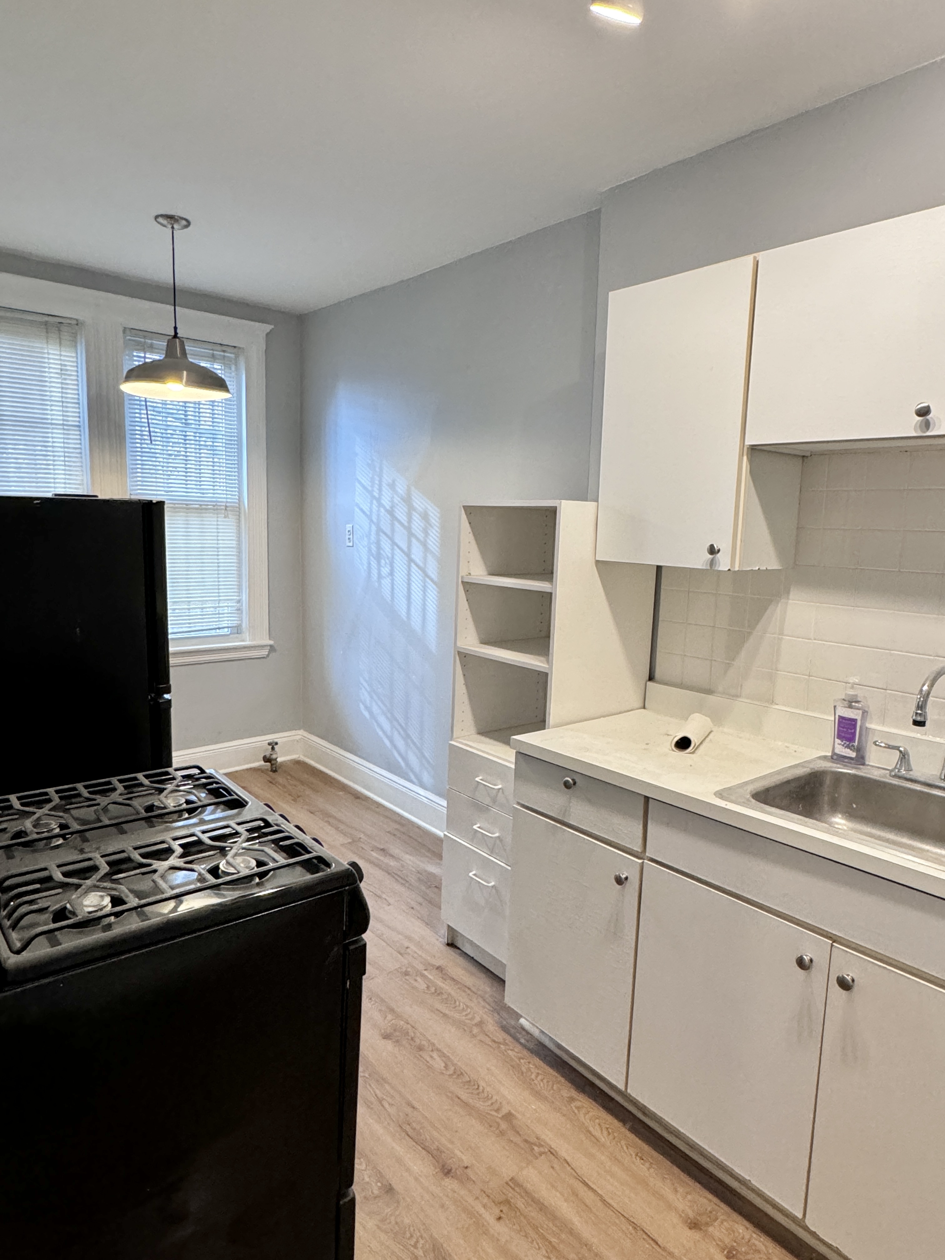 Studio bed, 1 bath apartment for rent at 32 Sidlaw Rd Unit 6, Brighton — photo 1 of 4