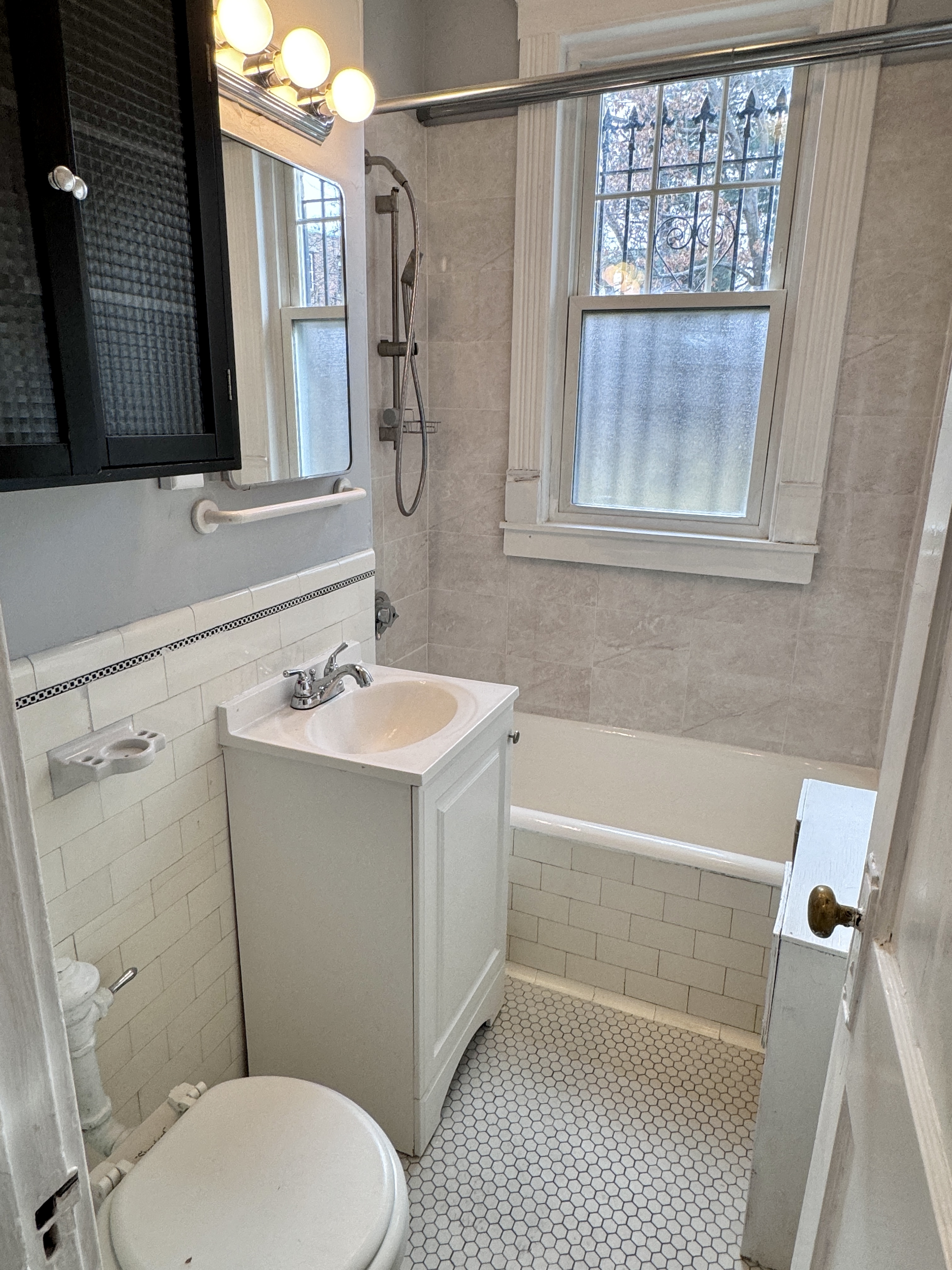 Studio bed, 1 bath apartment for rent at 32 Sidlaw Rd Unit 6, Brighton — photo 3 of 4