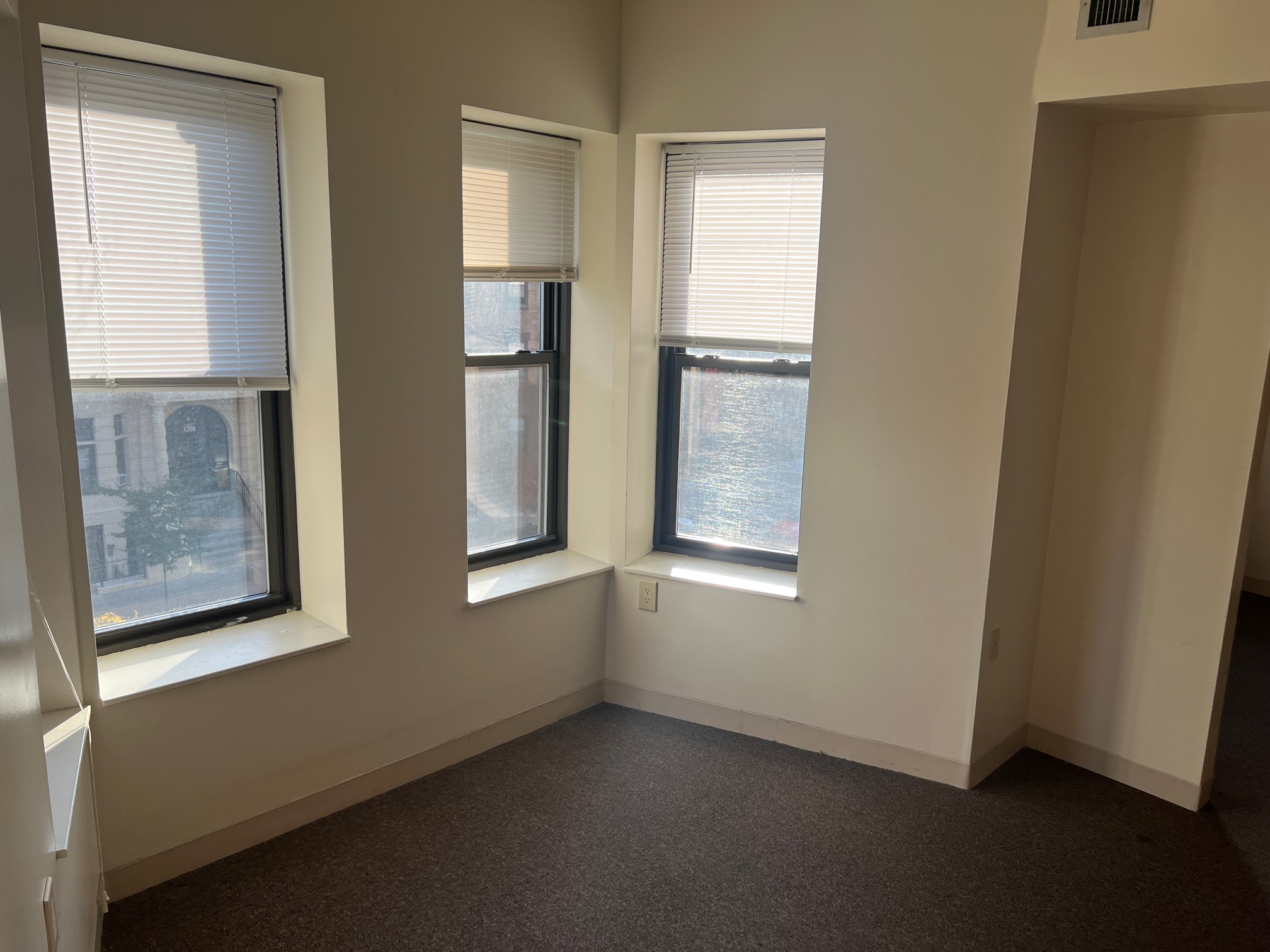 3 bed, 1.5 bath apartment for rent at 65 Westland Ave Unit 302, Fenway — photo 3 of 12