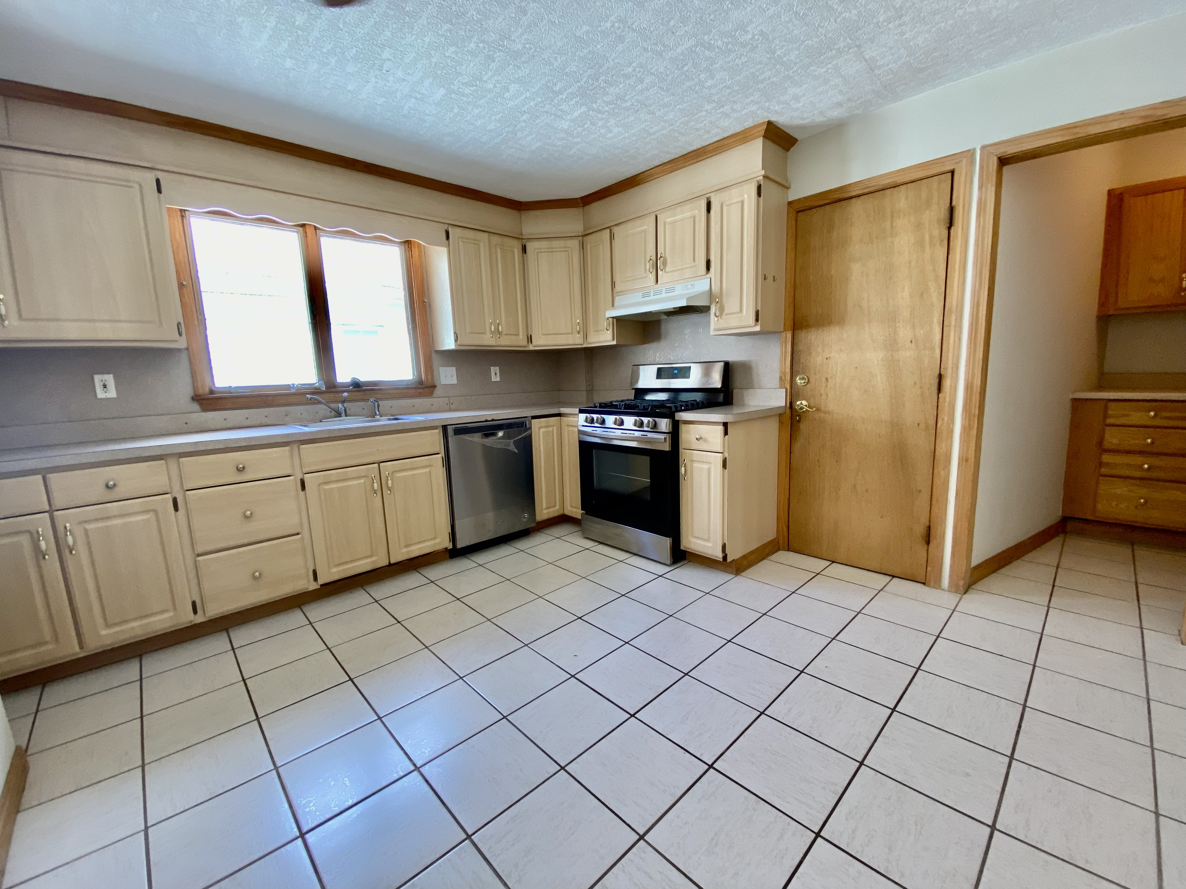 3 bed, 1 bath apartment for rent at 67 Turner St Unit 2, Brighton — photo 6 of 20