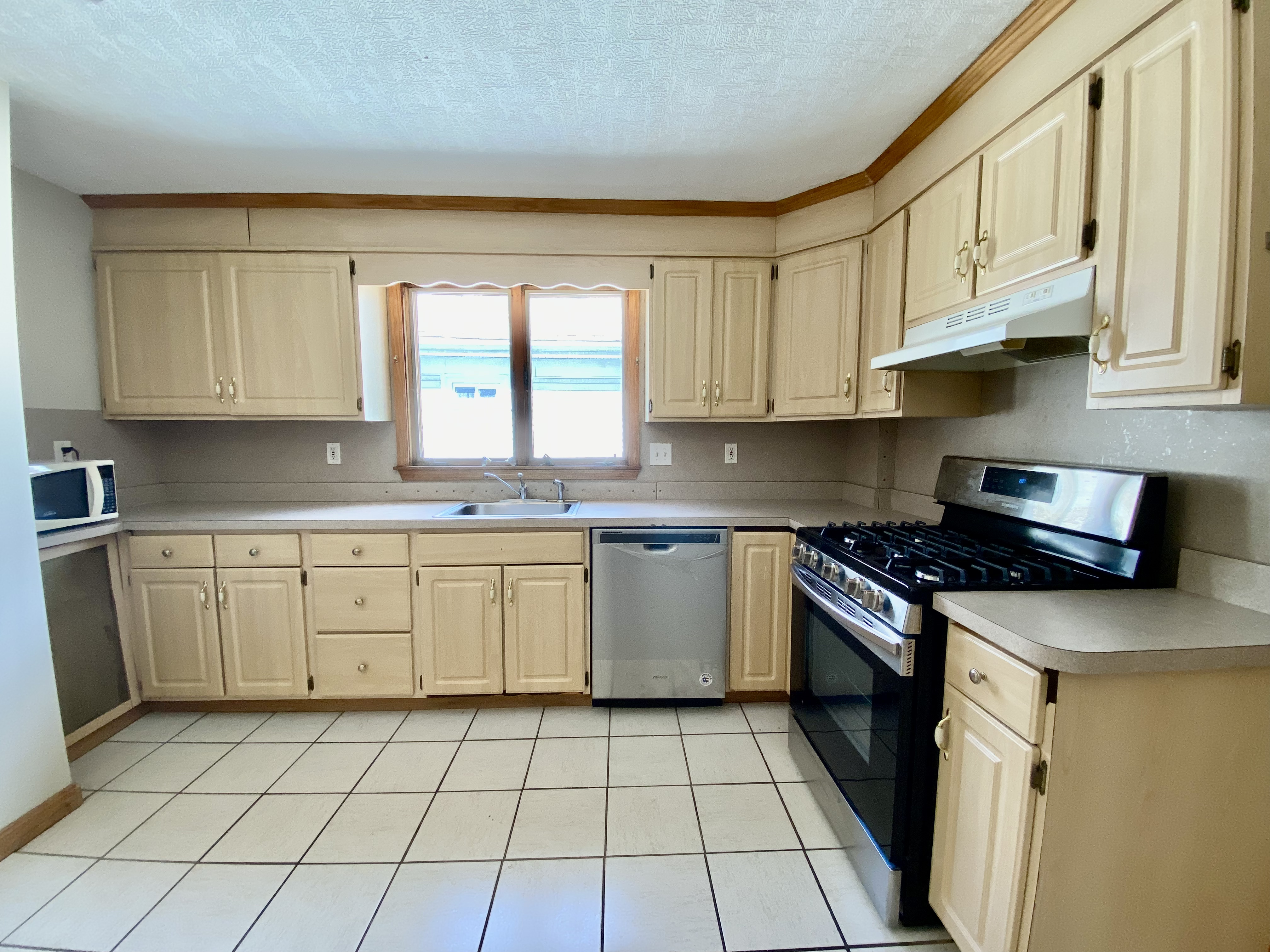 3 bed, 1 bath apartment for rent at 67 Turner St Unit 2, Brighton — photo 5 of 20