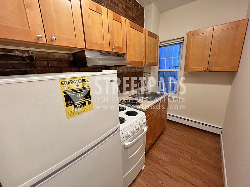 Studio bed, 1 bath apartment for rent at 62 South Huntington Ave Unit 11, Jamaica Plain — photo 1 of 9
