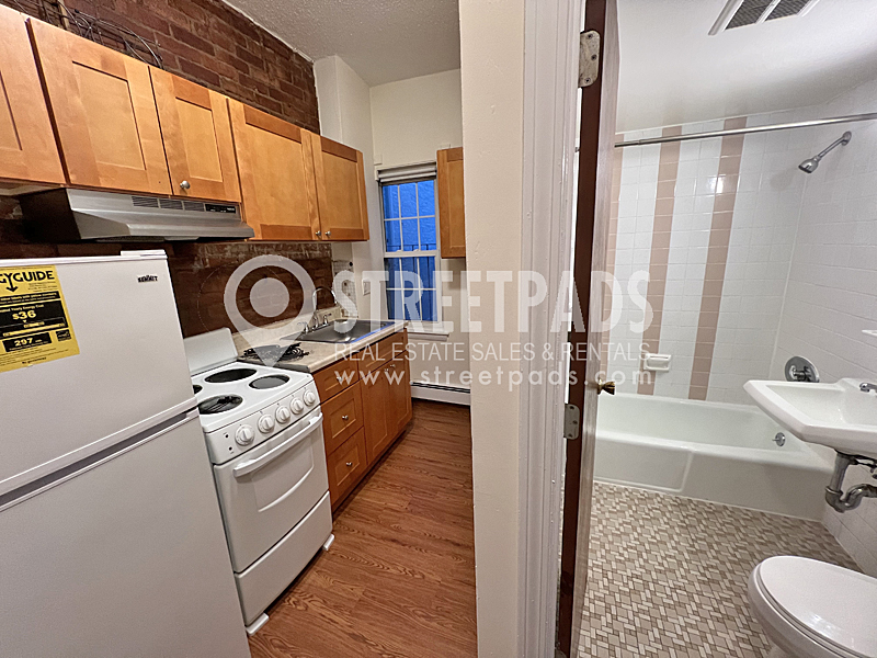 Studio bed, 1 bath apartment for rent at 62 South Huntington Ave Unit 11, Jamaica Plain — photo 2 of 9