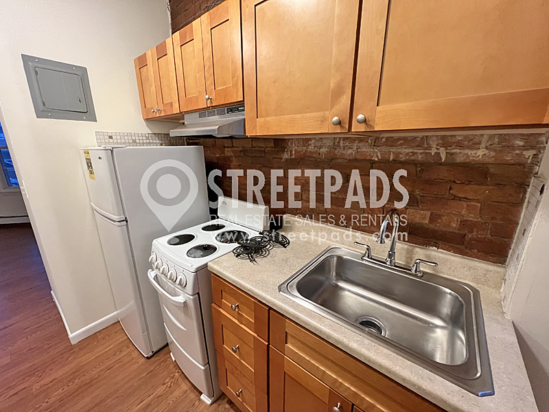 Studio bed, 1 bath apartment for rent at 62 South Huntington Ave Unit 11, Jamaica Plain — photo 4 of 9