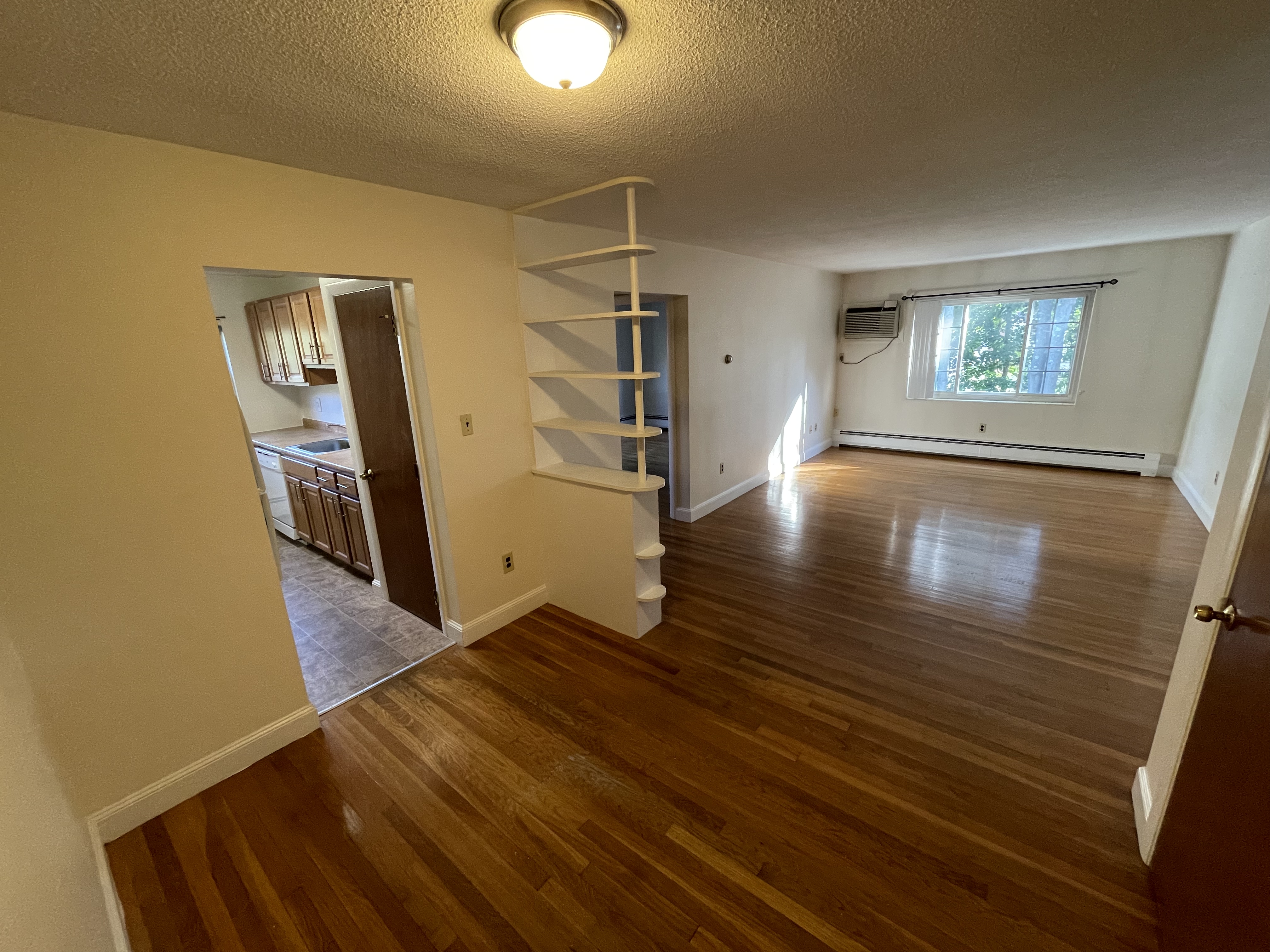 1 bed, 1 bath apartment for rent at 11 Brattle Dr Unit 7, Arlington — photo 3 of 8