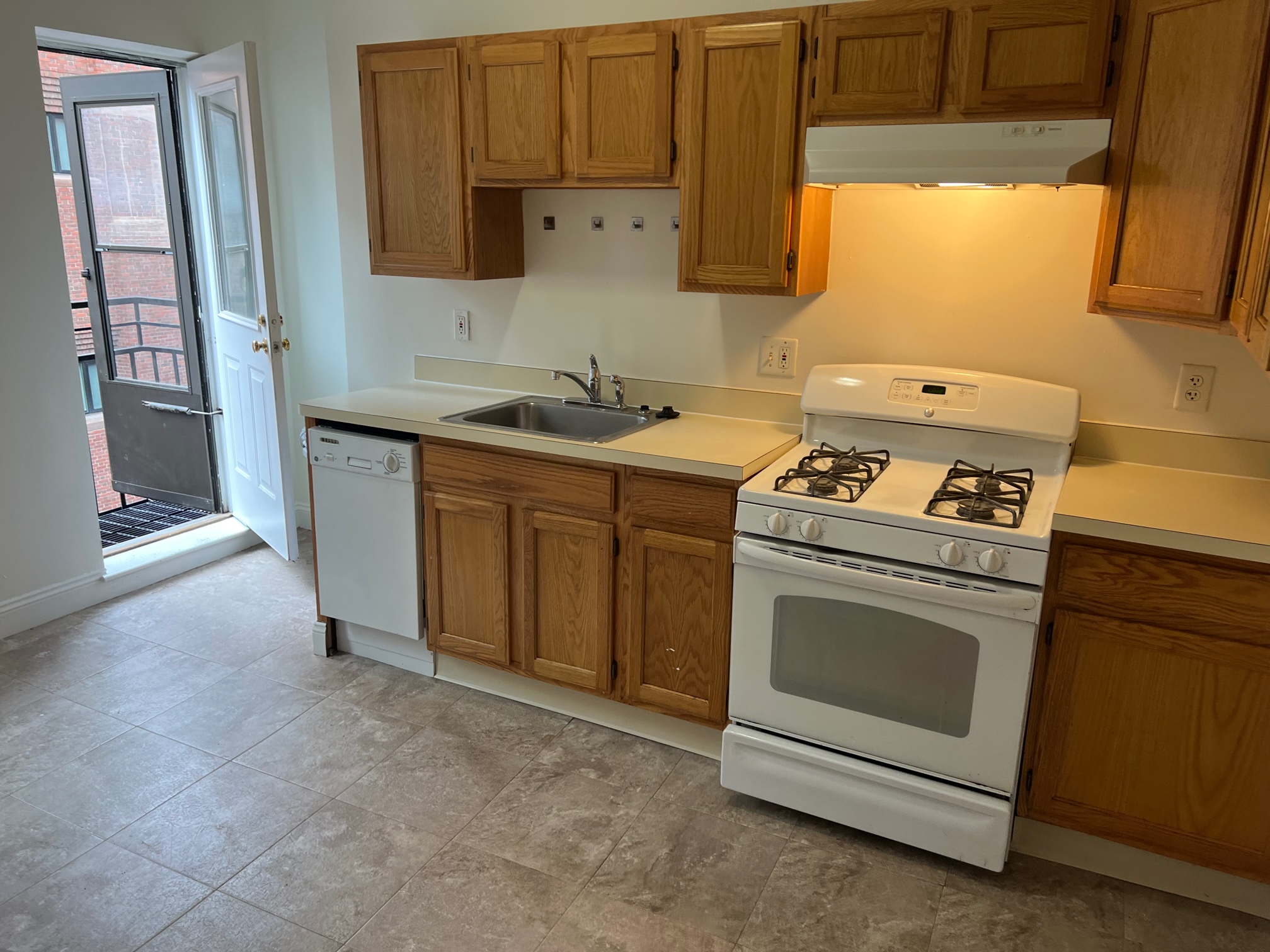 2 bed, 1 bath apartment for rent at 19 Hemenway St Unit 4, Fenway — photo 2 of 16