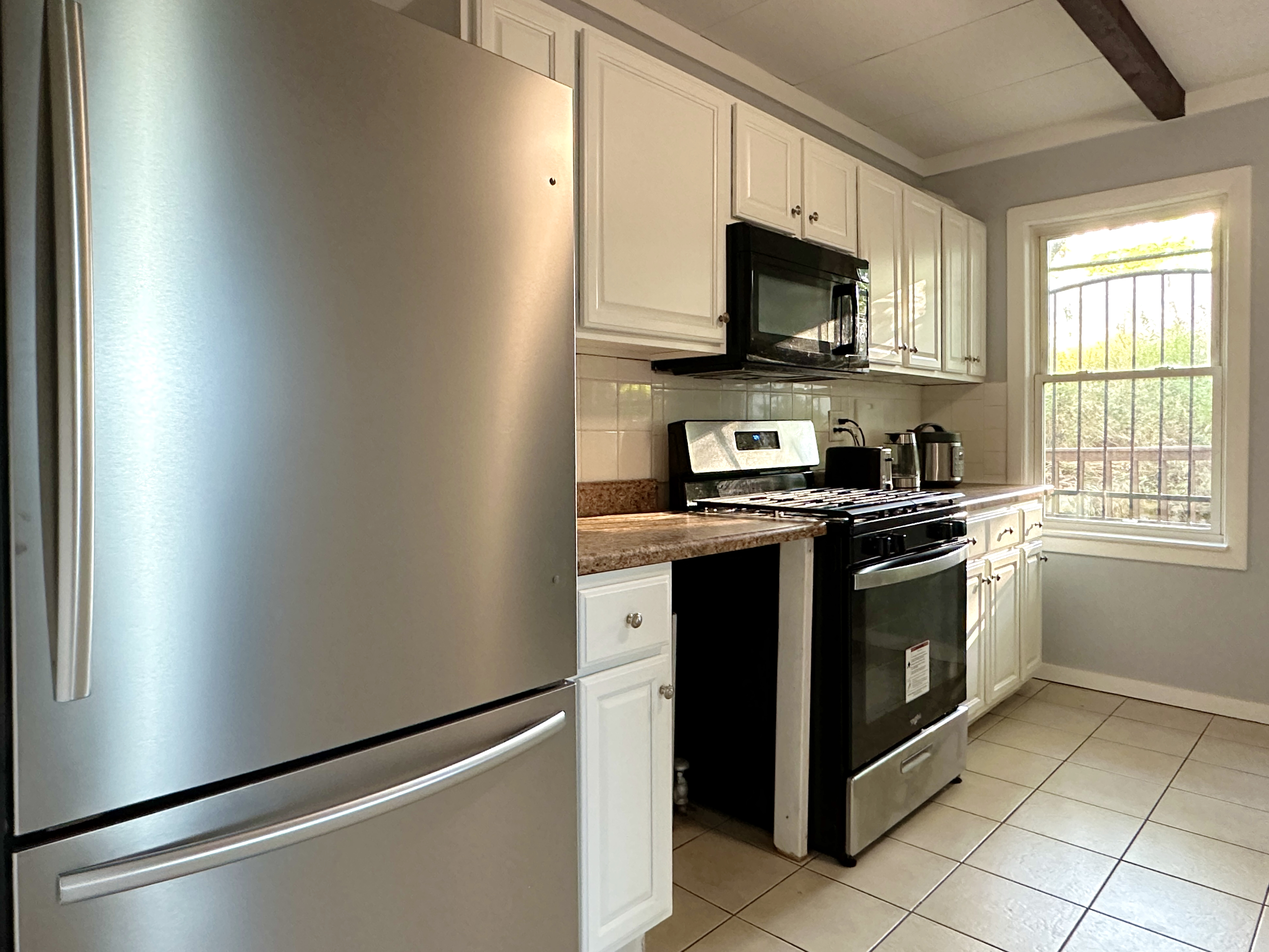 3 bed, 1 bath apartment for rent at 9 Kenilworth St Unit 1, Malden — photo 2 of 15