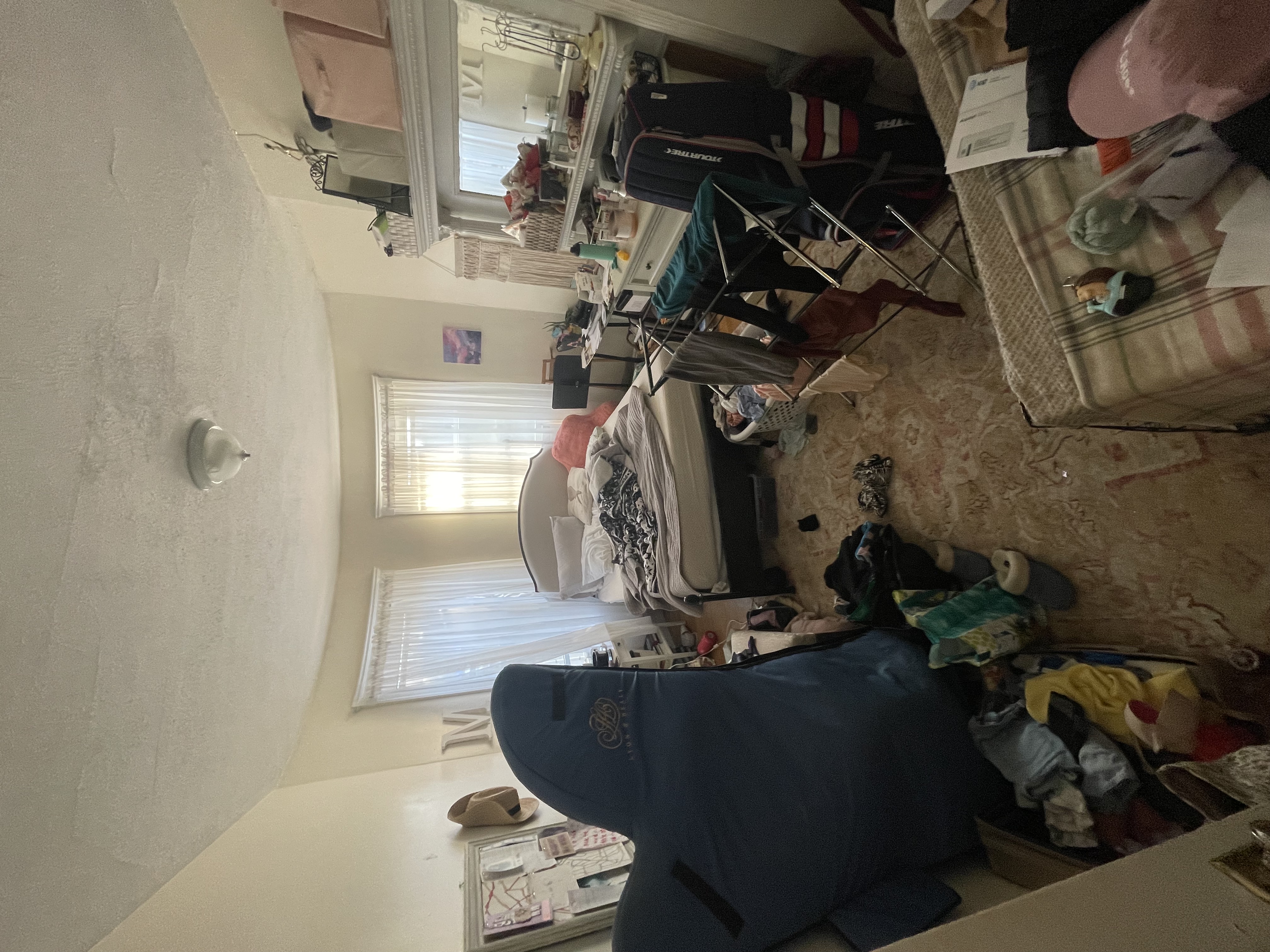 3 bed, 1 bath apartment for rent at 1363 Commonwealth Ave Unit 5, Allston — photo 3 of 7