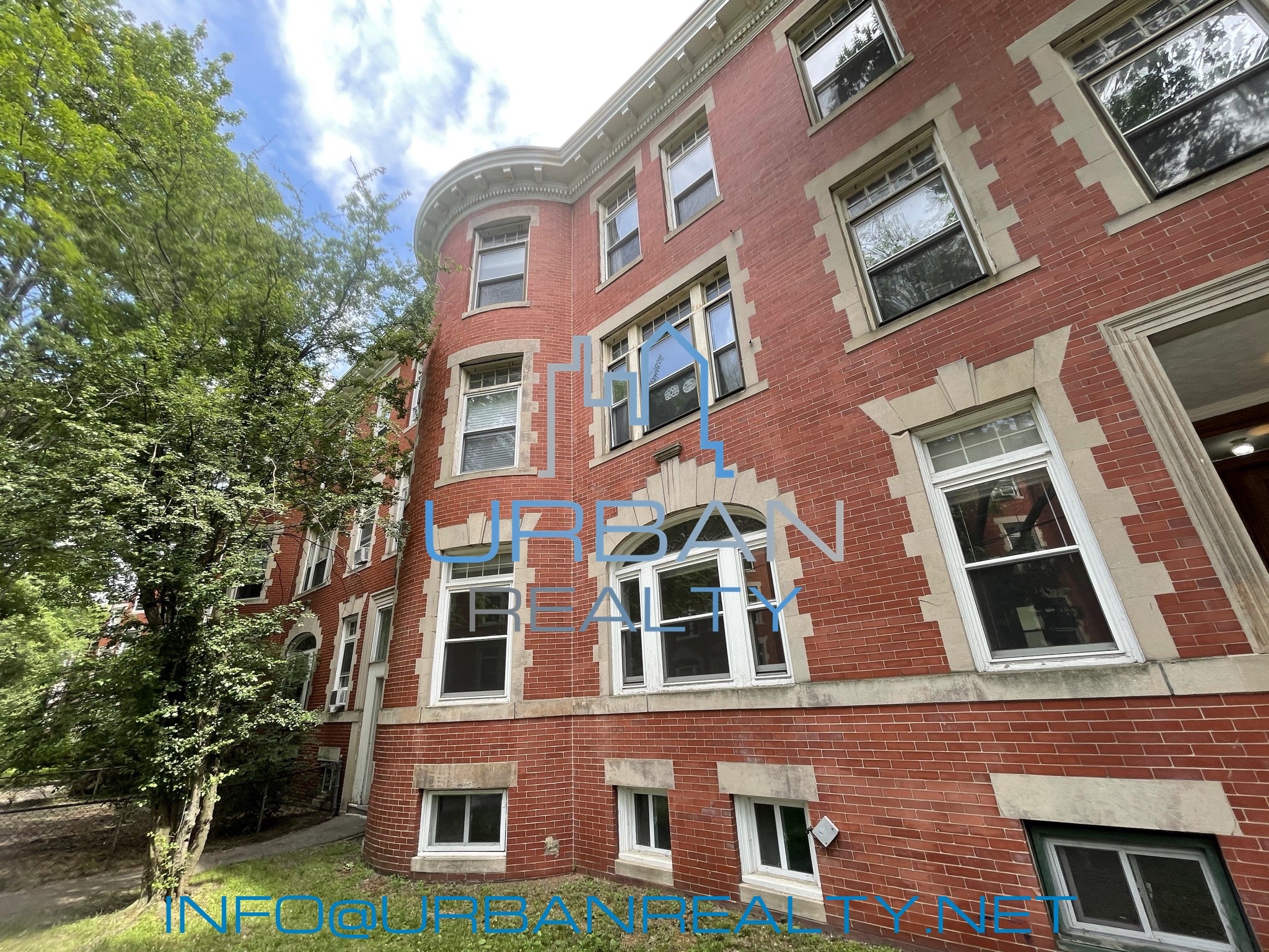 3 bed, 2 bath apartment for rent at 24 Strathmore Rd Unit 3, Washington Square — photo 1 of 8