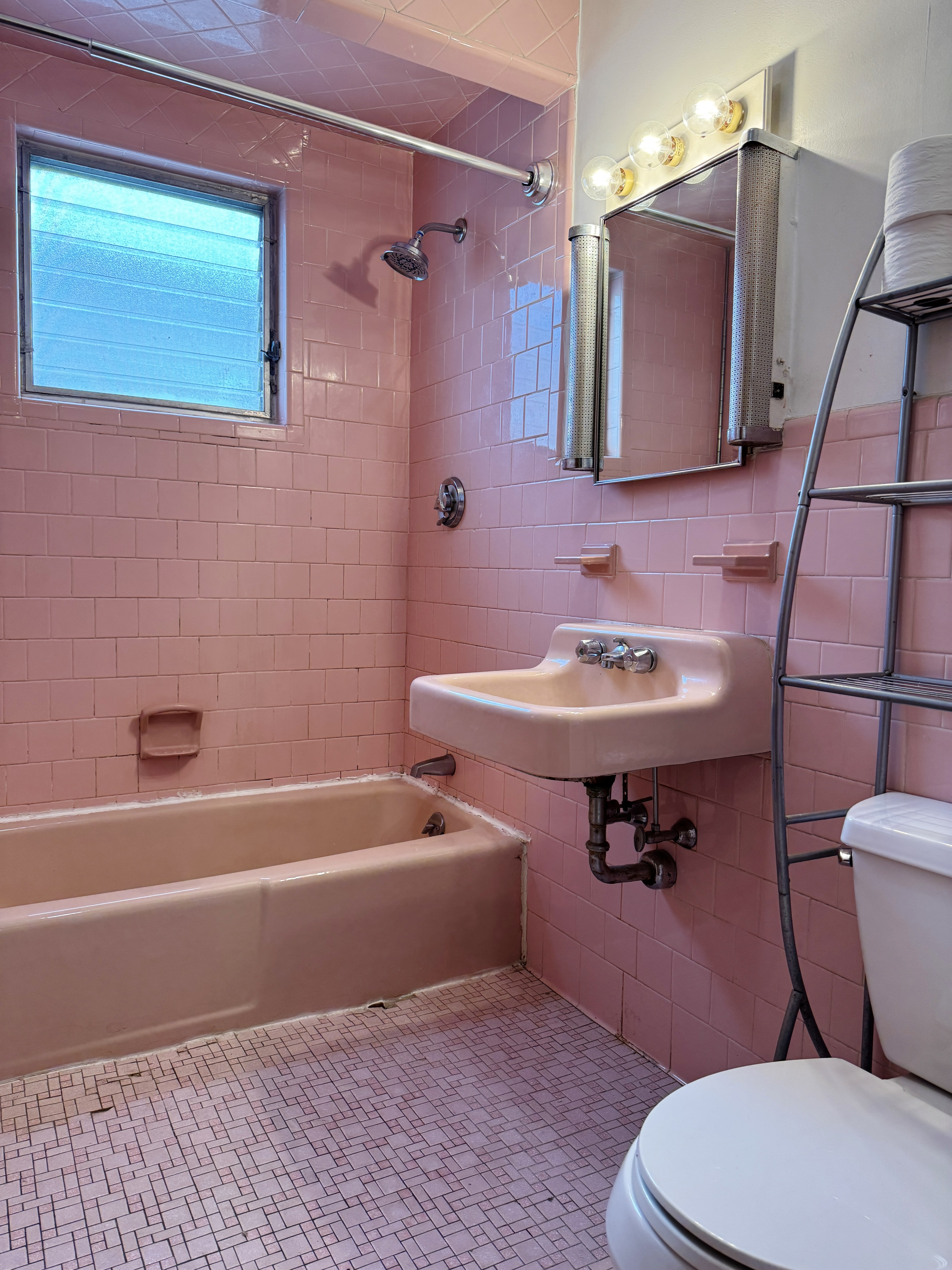 2 bed, 1 bath apartment for rent at 27 Stearns St Unit 2, Malden — photo 3 of 11