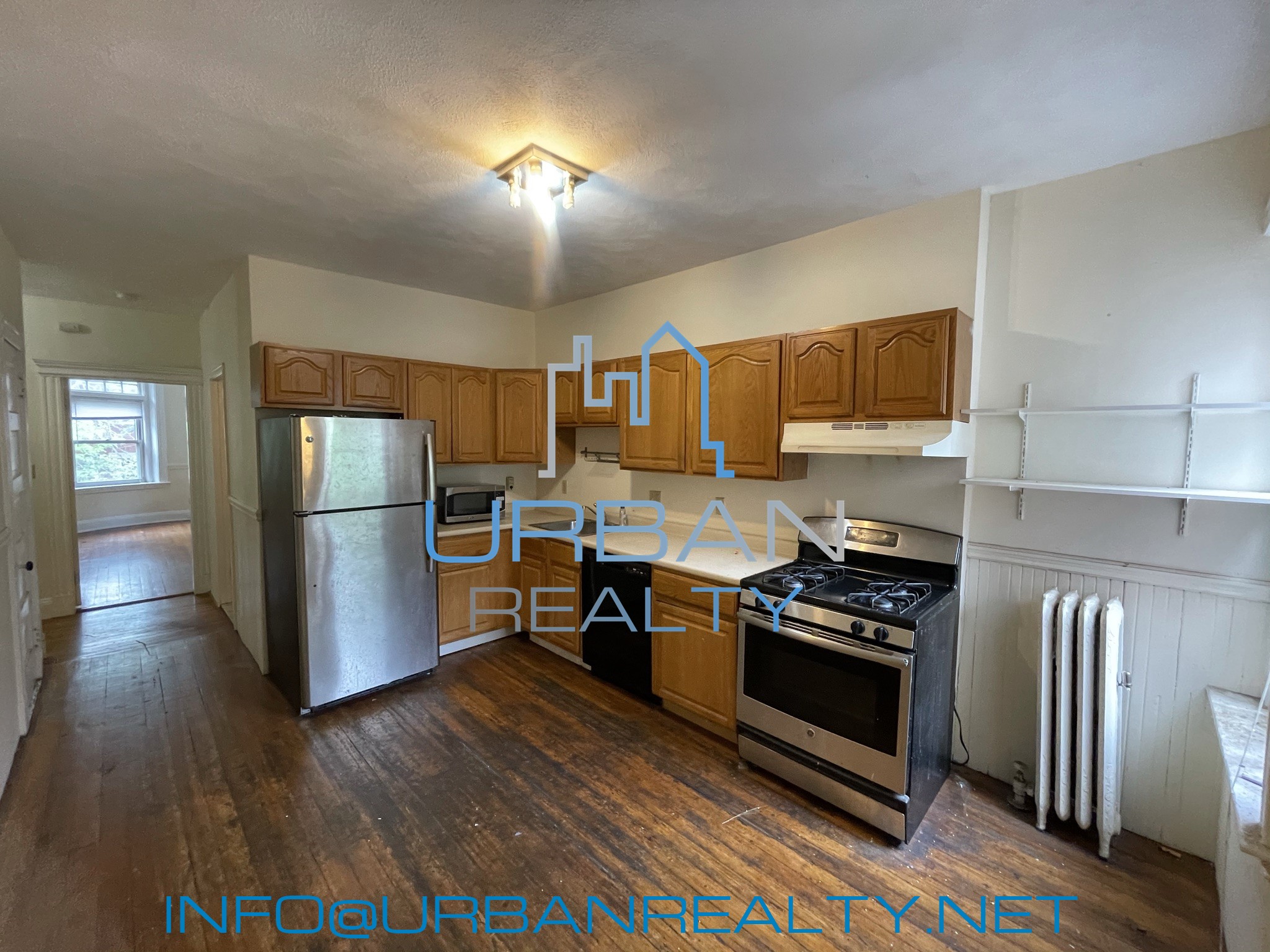 3 bed, 2 bath apartment for rent at 24 Strathmore Rd Unit 3, Washington Square — photo 2 of 8