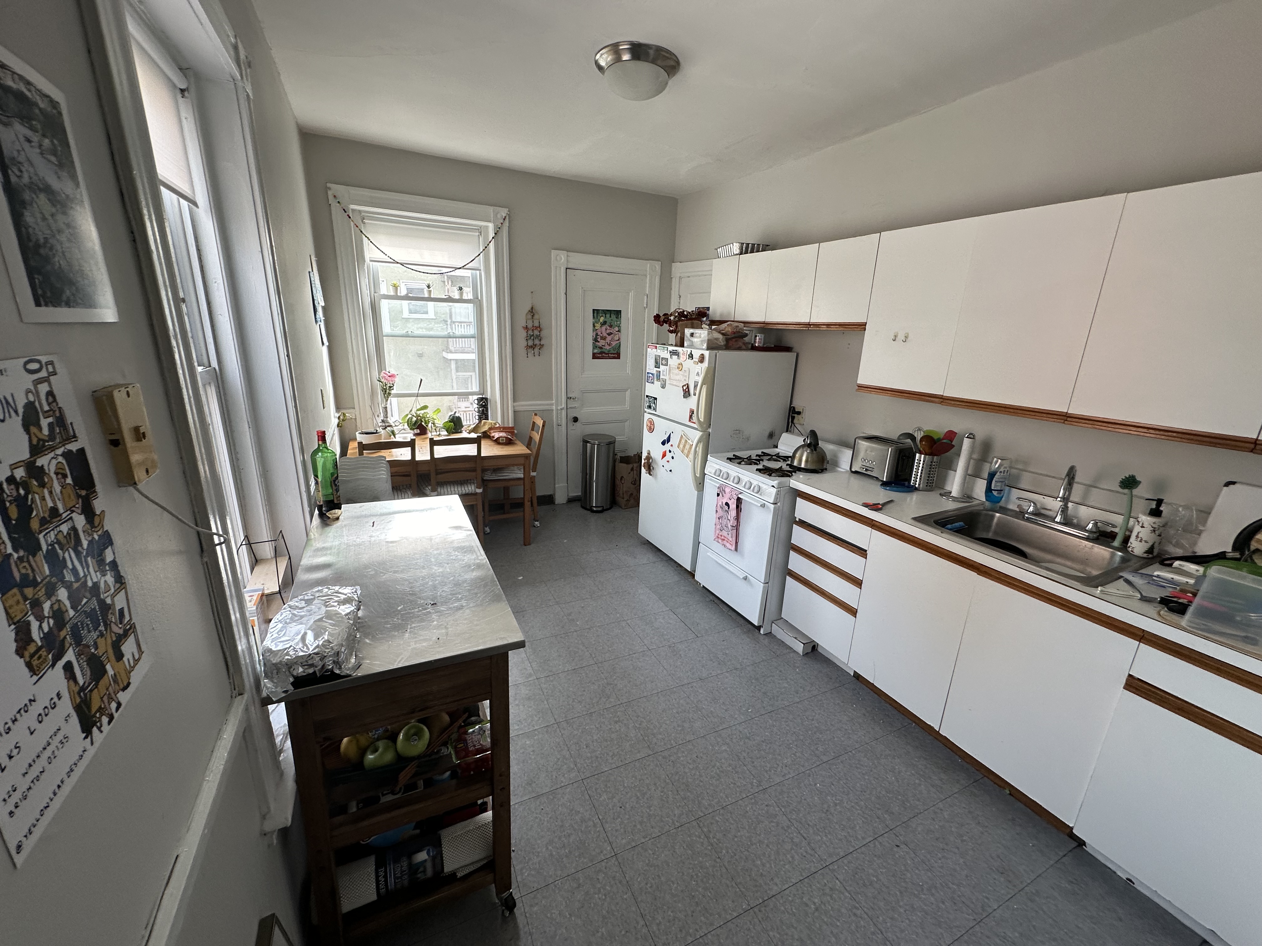 2 bed, 1 bath apartment for rent at 1126 Commonwealth Ave Unit 6, Allston — photo 1 of 6