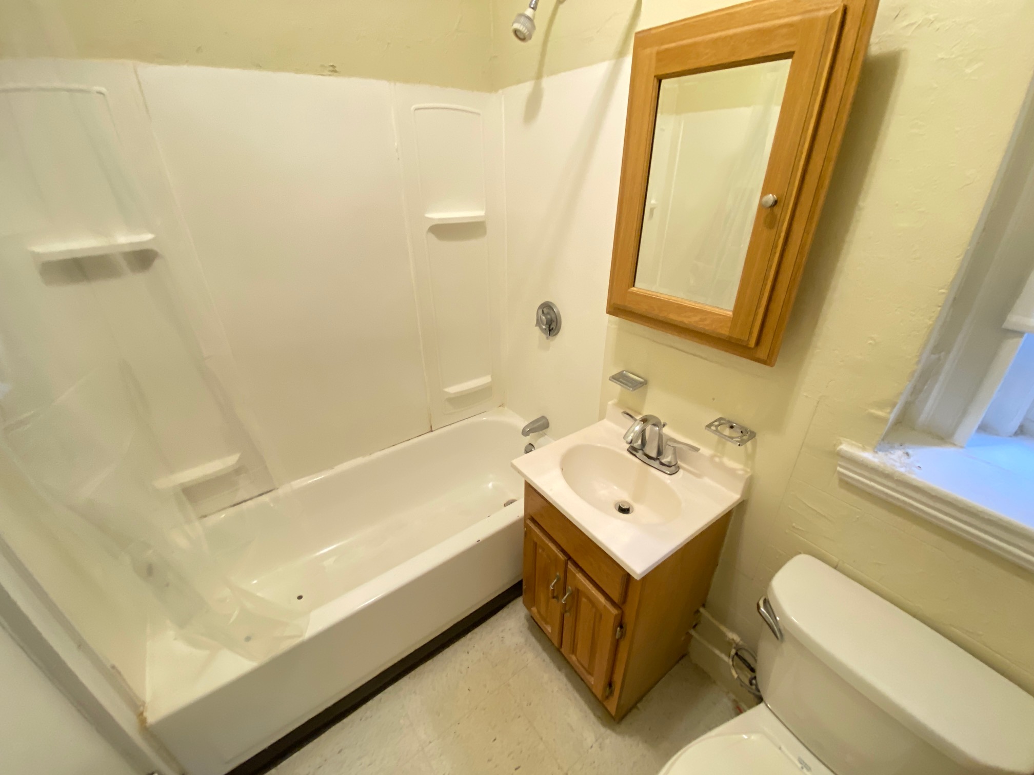 1 bed, 1 bath apartment for rent at 63 Woodstock Ave Unit 8, Brighton — photo 3 of 6