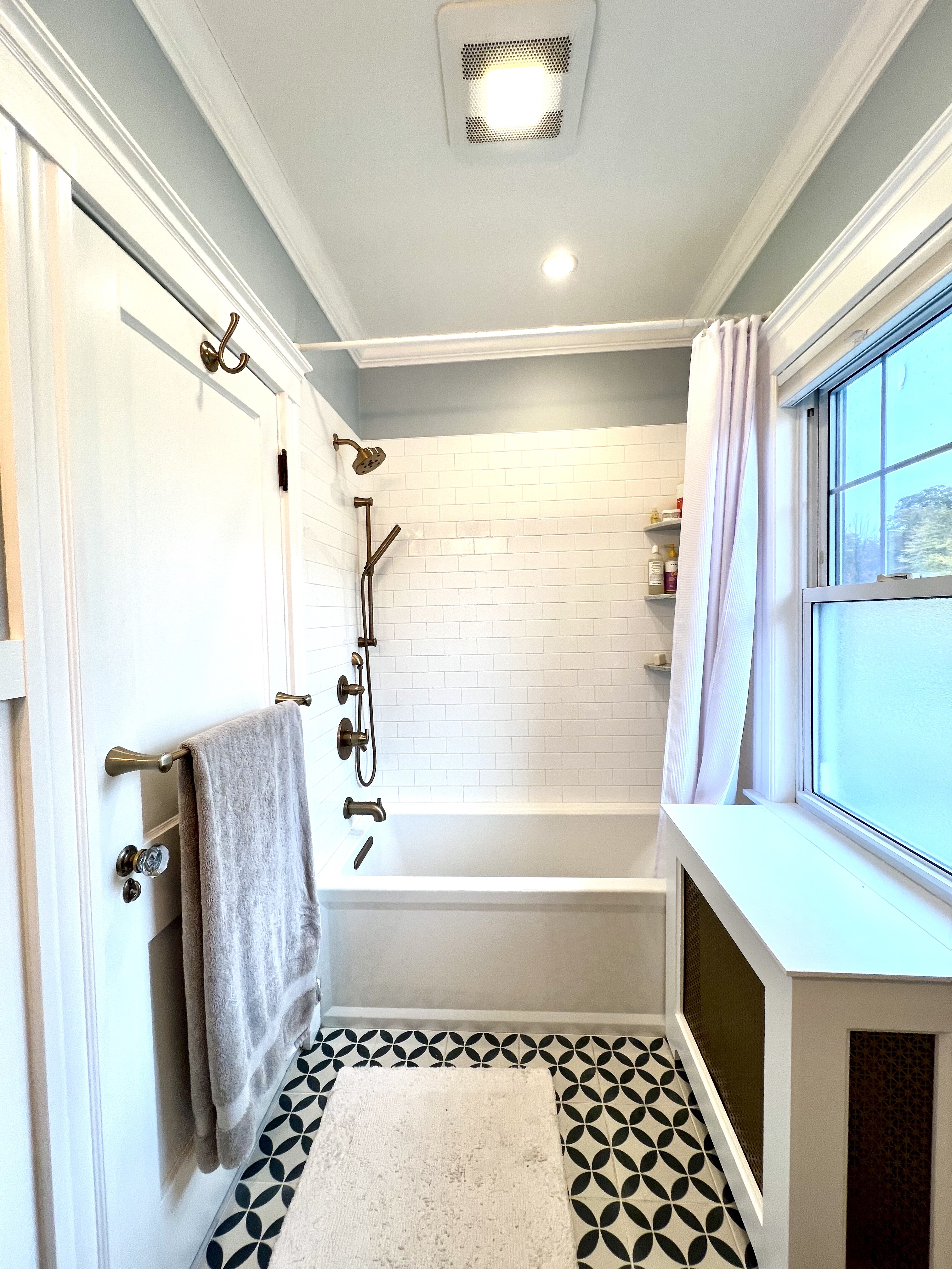 3 bed, 1.5 bath apartment for rent at 656 West Roxbury Unit 1, Roslindale — photo 3 of 13