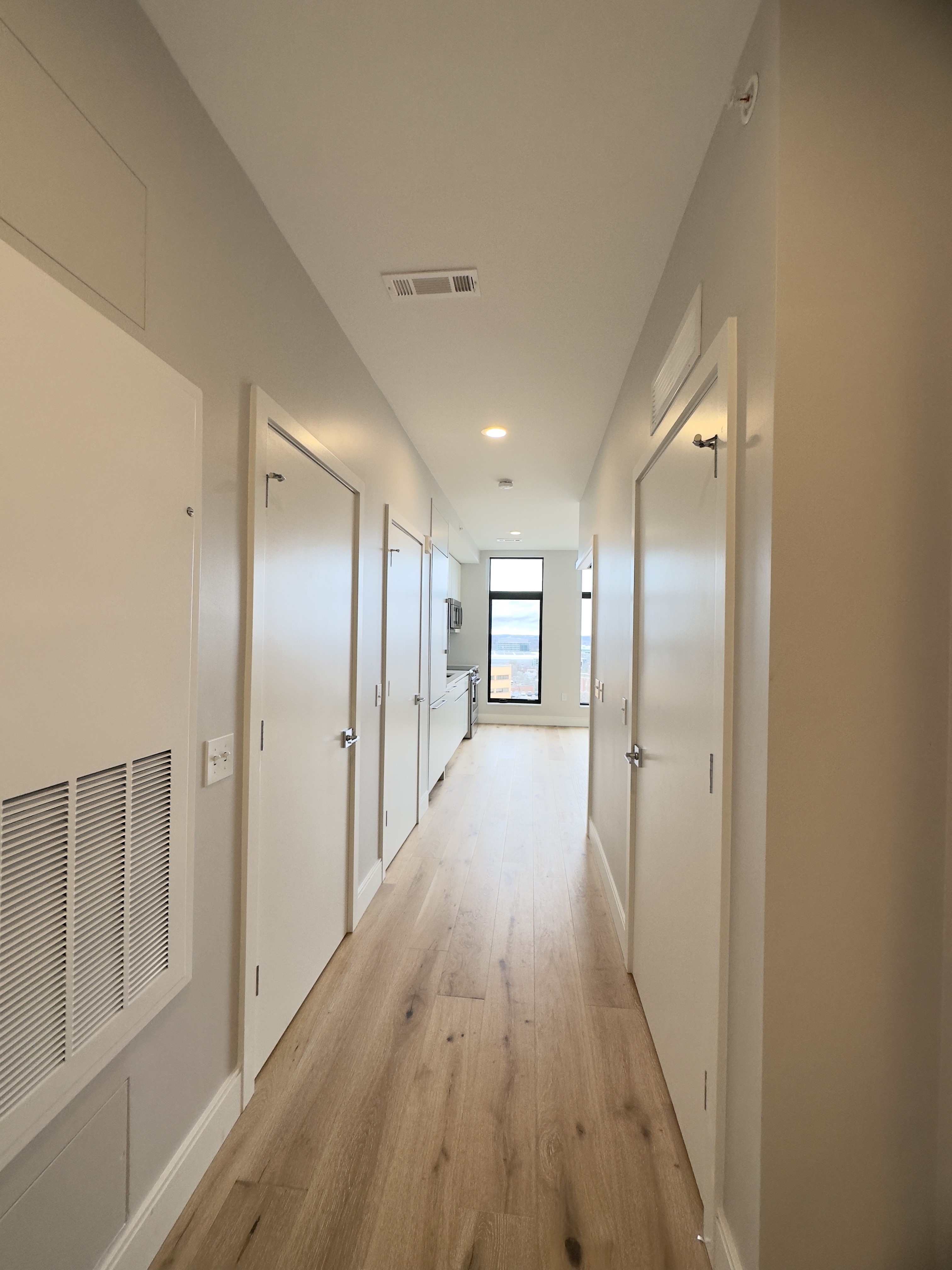 Studio bed, 1 bath apartment for rent at 191 Washington St Unit 711, Brighton — photo 2 of 8