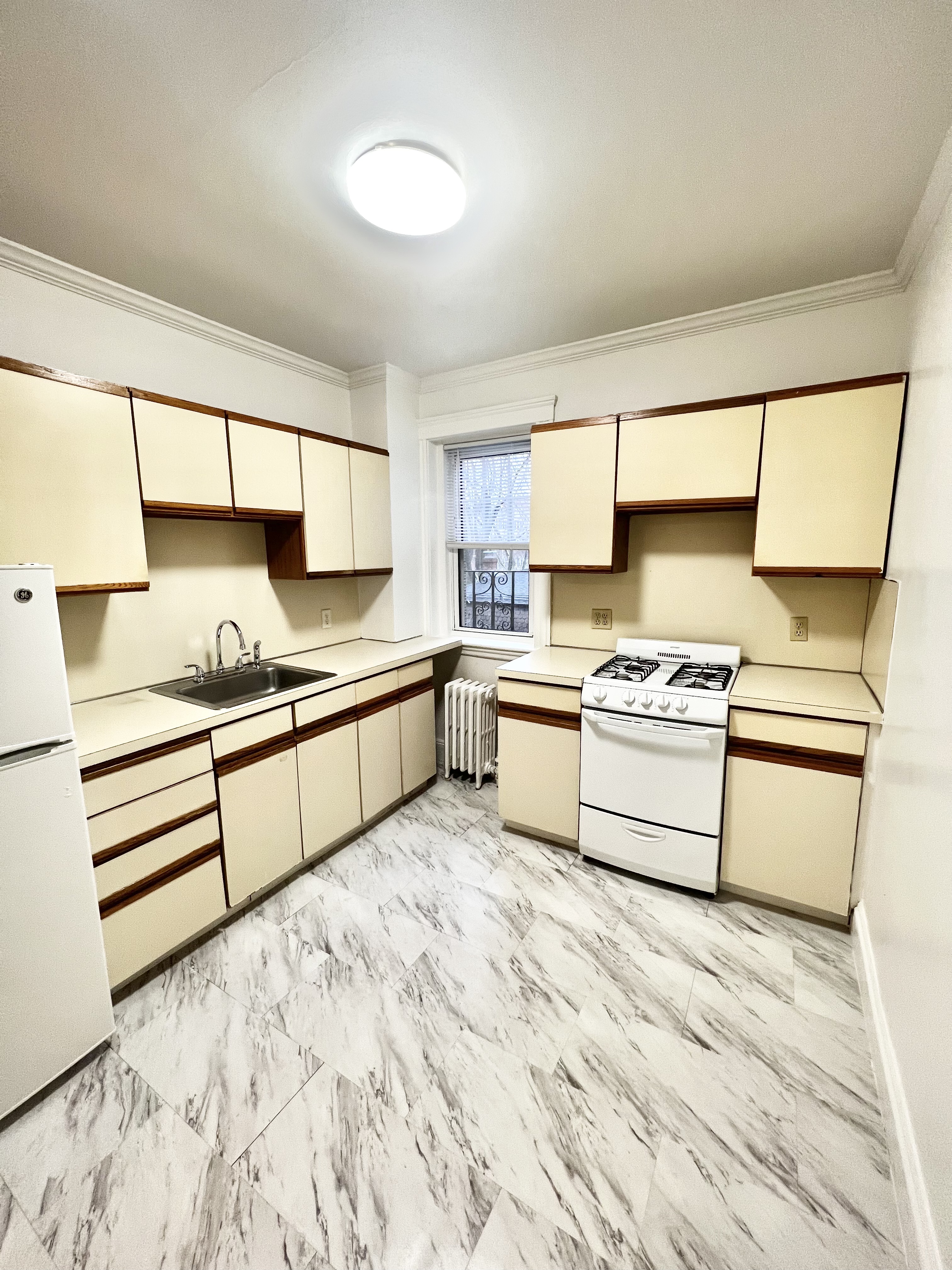 1 bed, 1 bath apartment for rent at 20 Wendell St Unit 21-11, Baldwin — photo 1 of 12