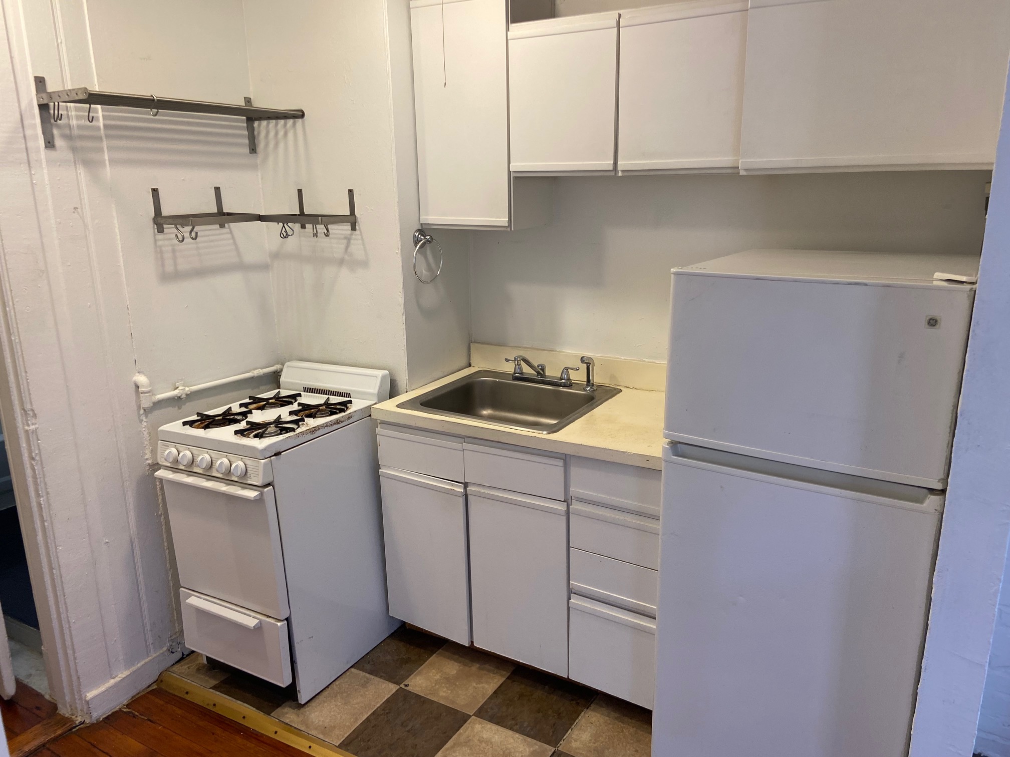 Studio bed, 1 bath apartment for rent at 64 Myrtle St Unit 12, Beacon Hill — photo 7 of 10