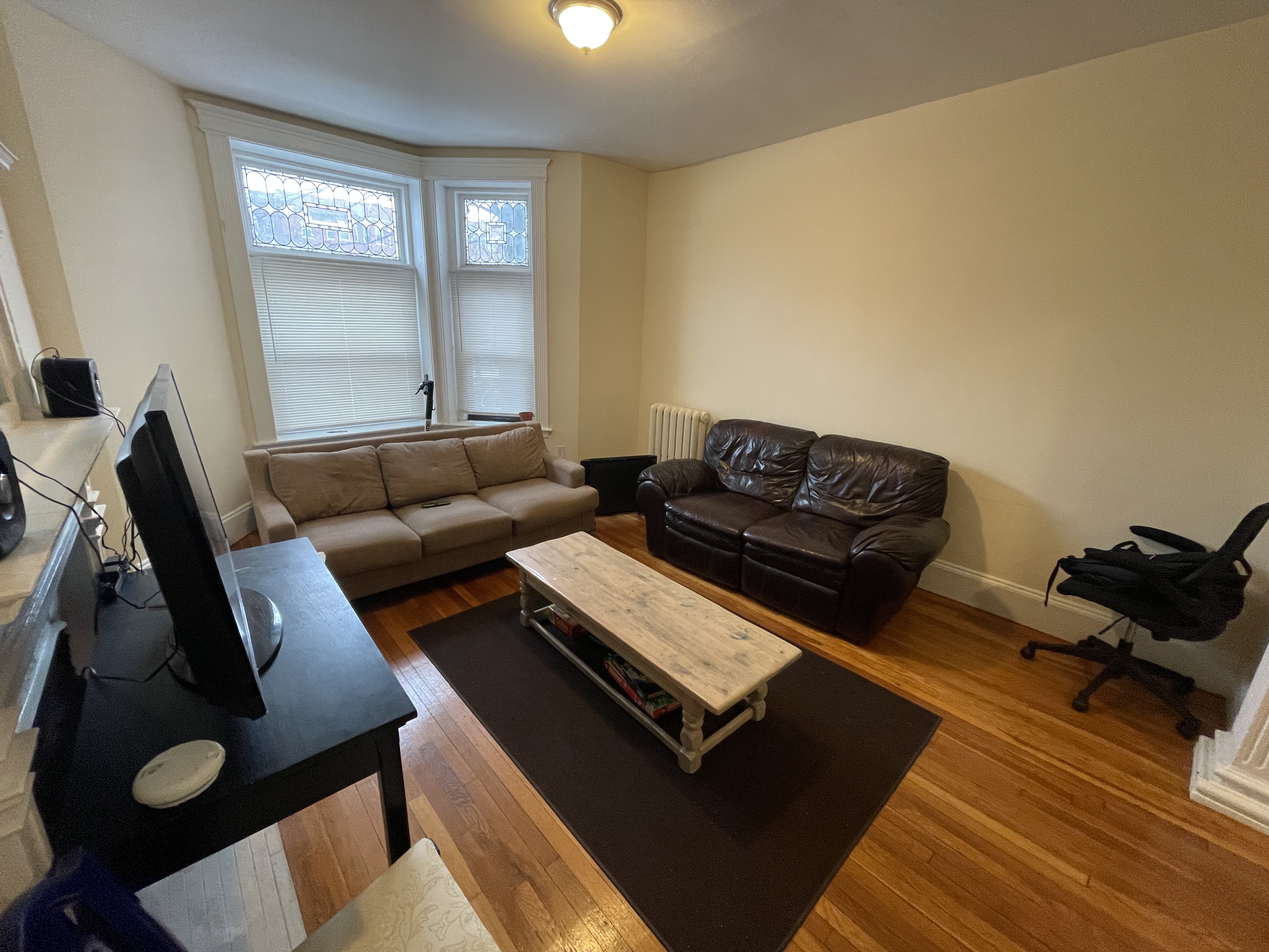 3 bed, 1 bath apartment for rent at 1318 Commonwealth Ave Unit 1, Allston — photo 2 of 19