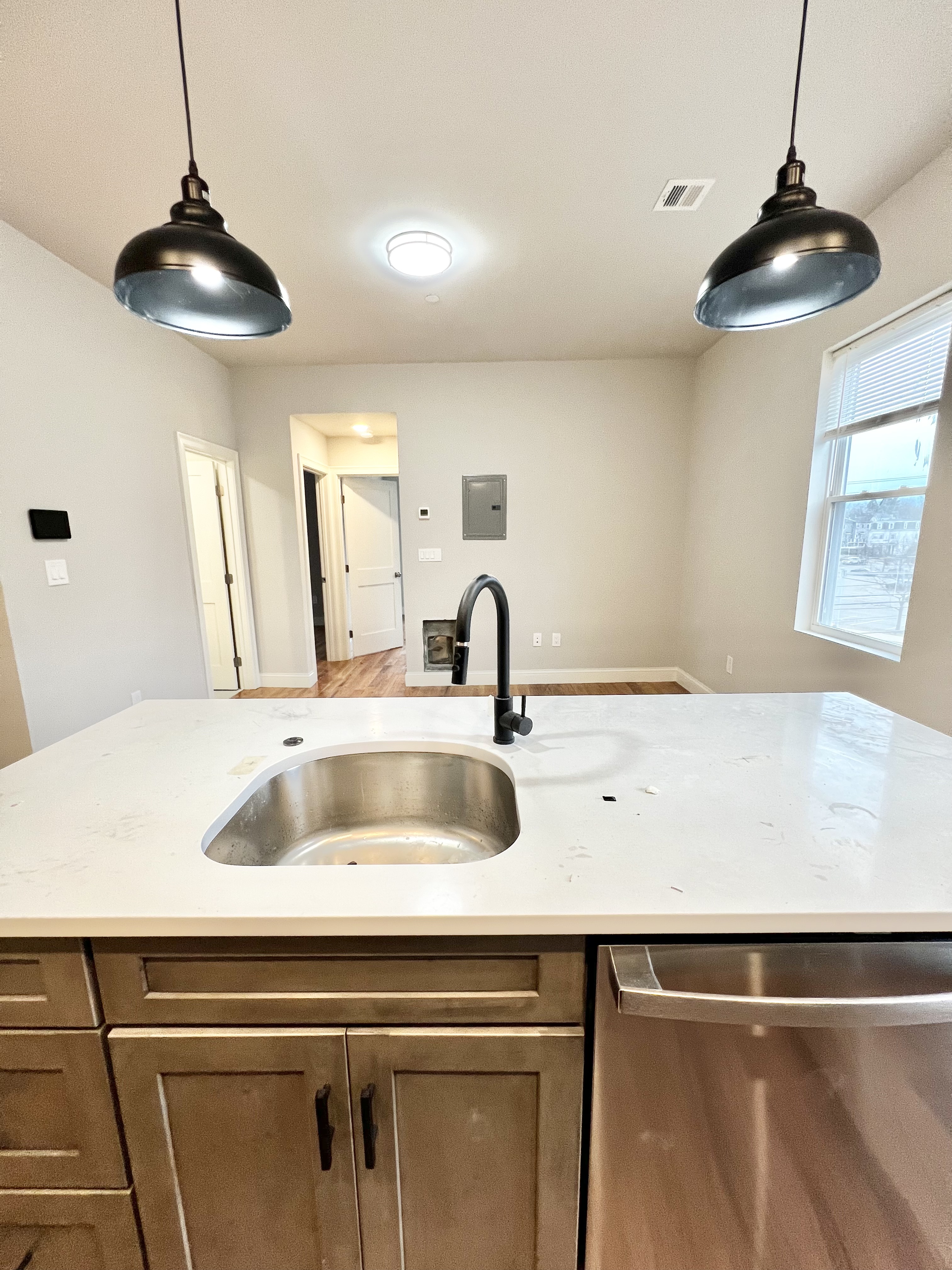 3 bed, 1 bath apartment for rent at 151 Crescent St Unit 3, Waltham — photo 3 of 15