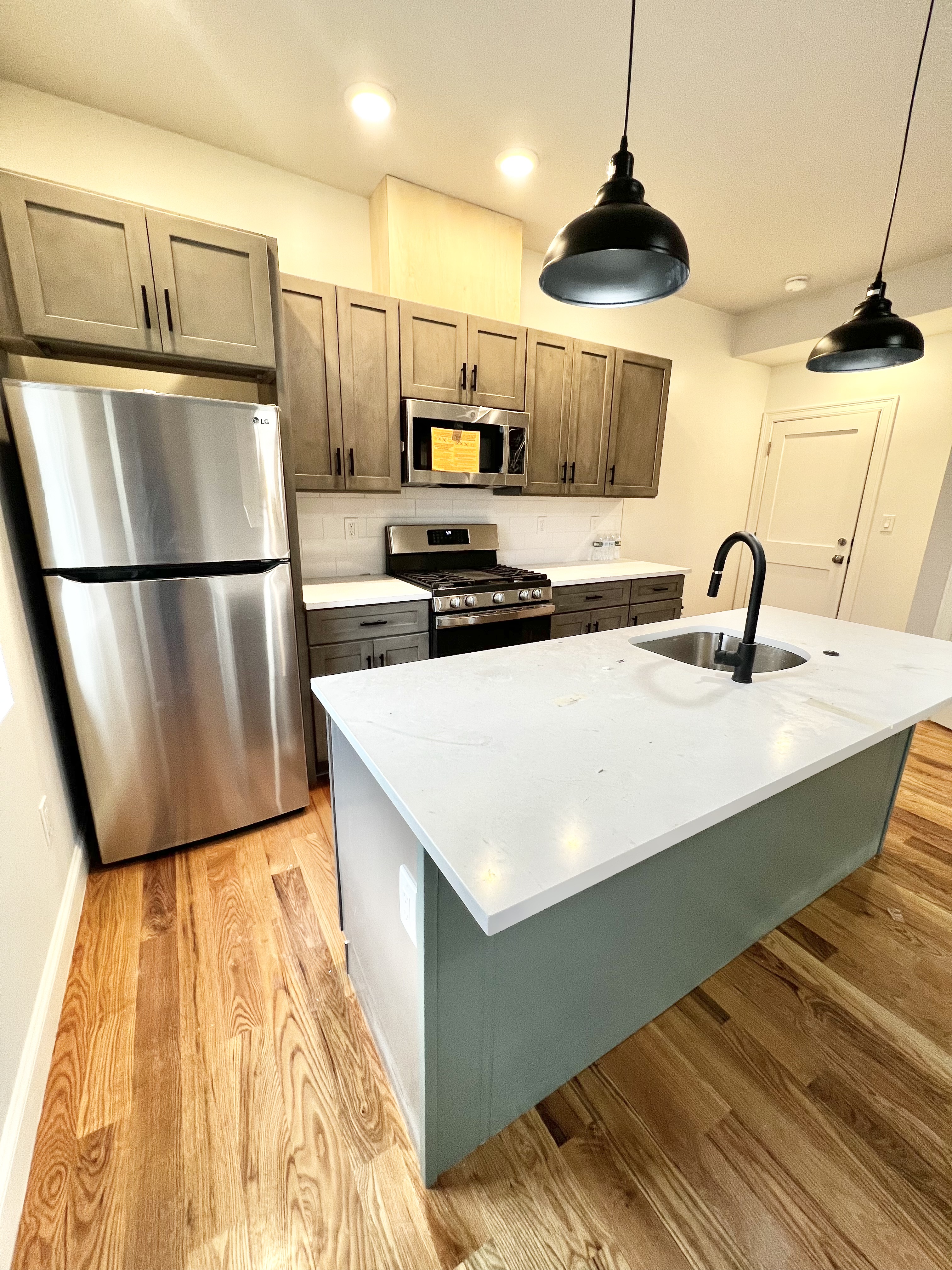 3 bed, 1 bath apartment for rent at 151 Crescent St Unit 3, Waltham — photo 1 of 15