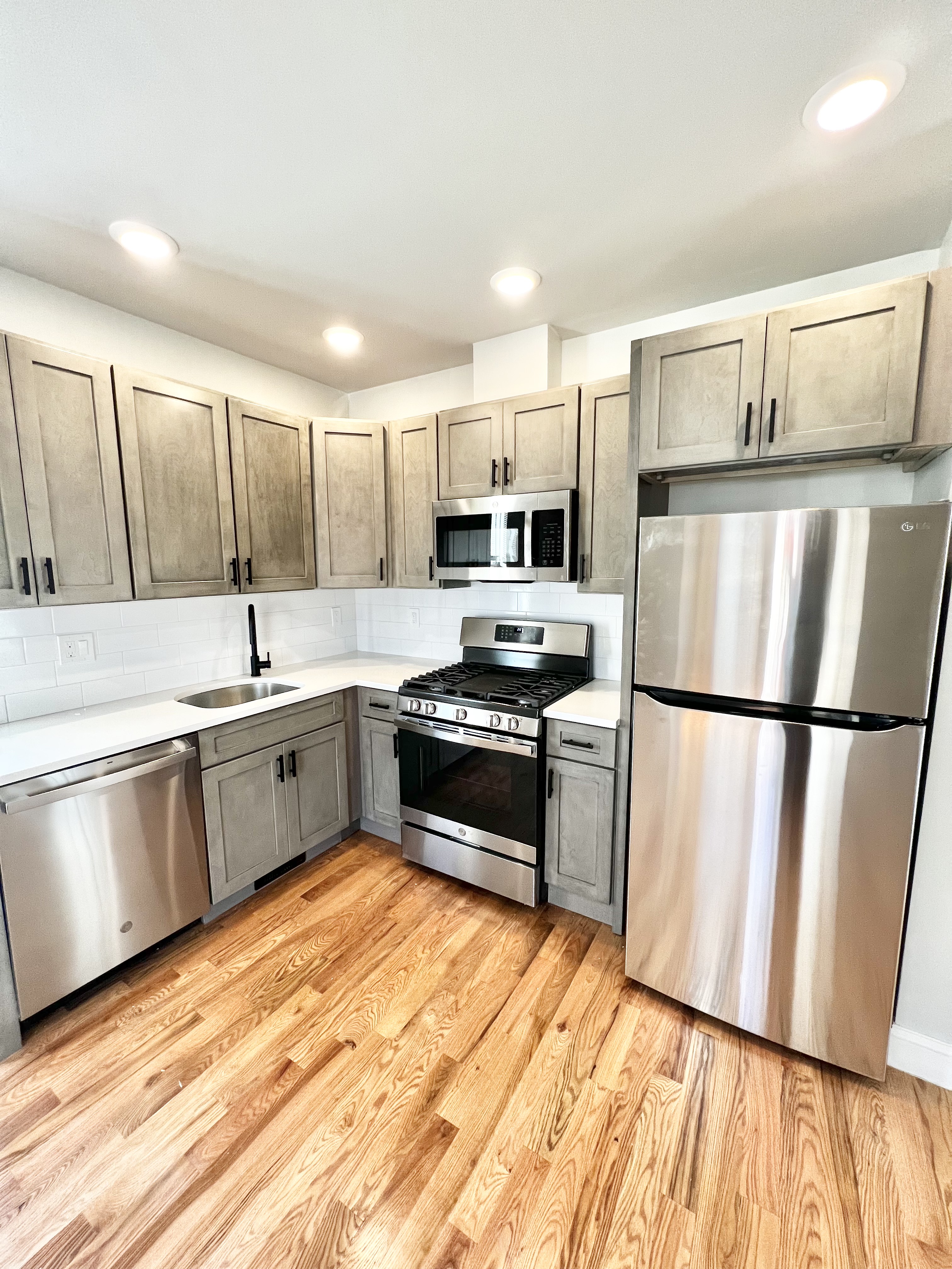 1 bed, 1 bath apartment for rent at 149 Crescent St Unit 2, Waltham — photo 1 of 8
