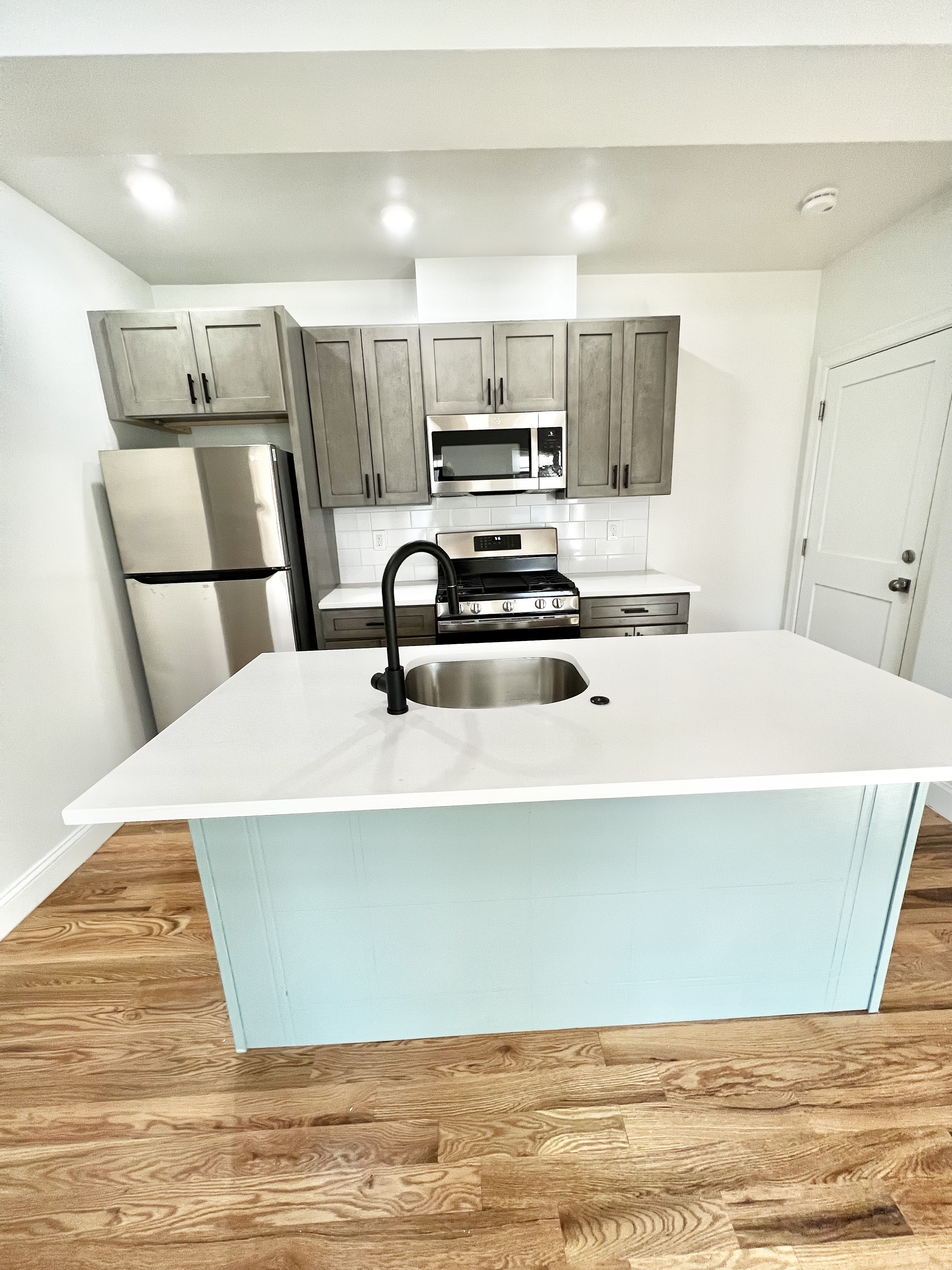 3 bed, 1 bath apartment for rent at 149 Crescent St Unit 3, Waltham — photo 2 of 9