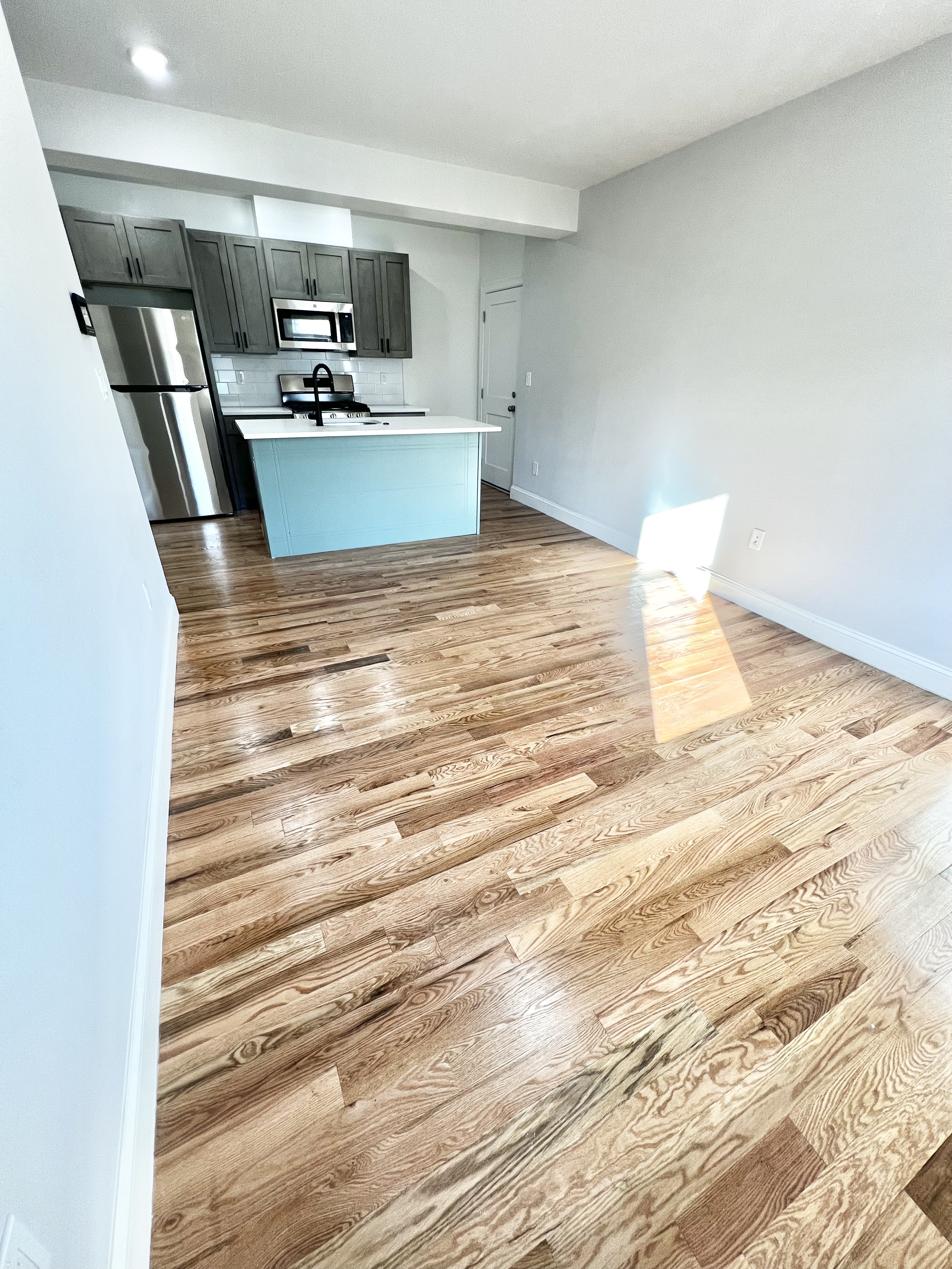 3 bed, 1 bath apartment for rent at 149 Crescent St Unit 3, Waltham — photo 3 of 9