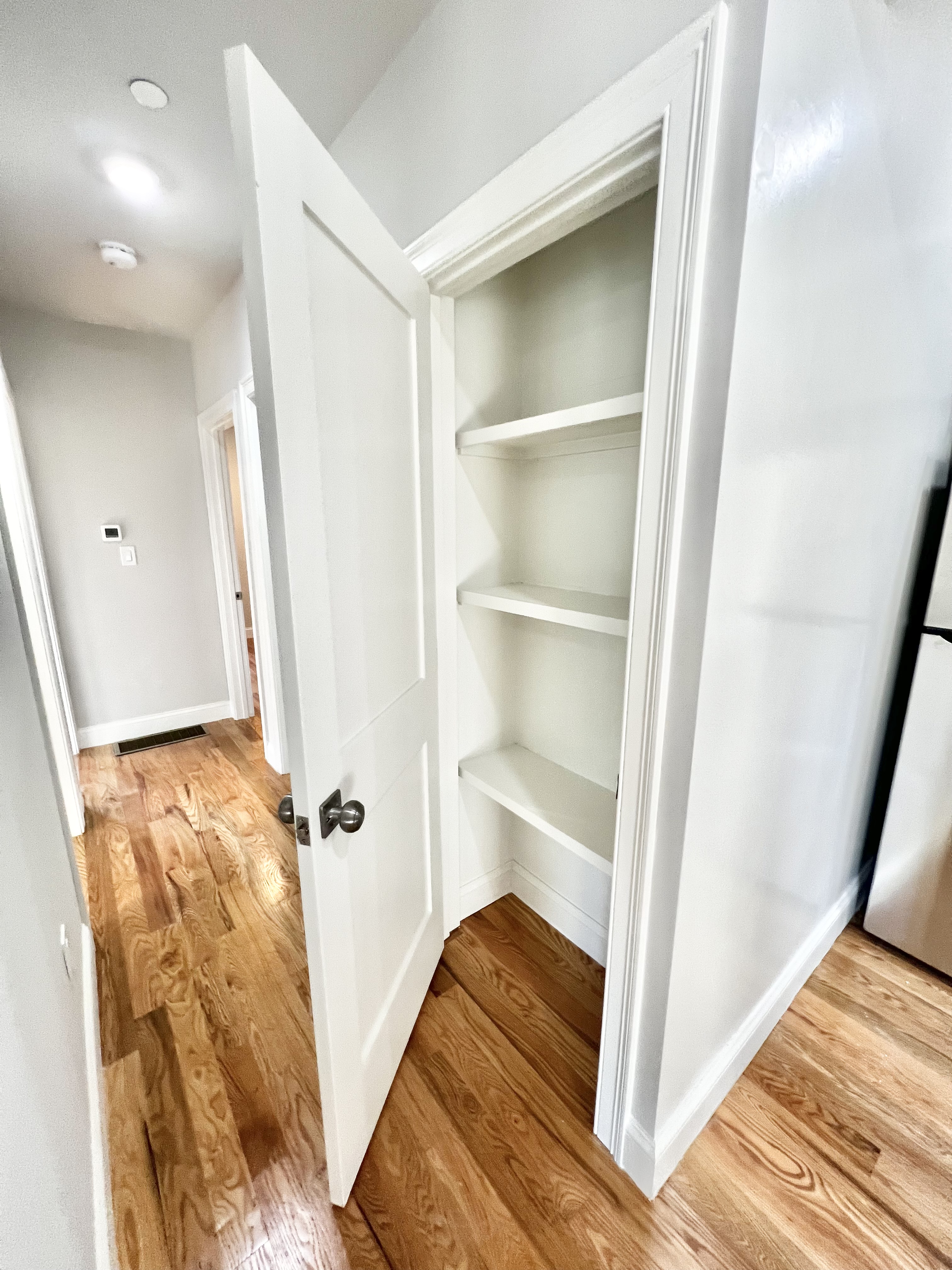 3 bed, 1 bath apartment for rent at 149 Crescent St Unit 3, Waltham — photo 4 of 9