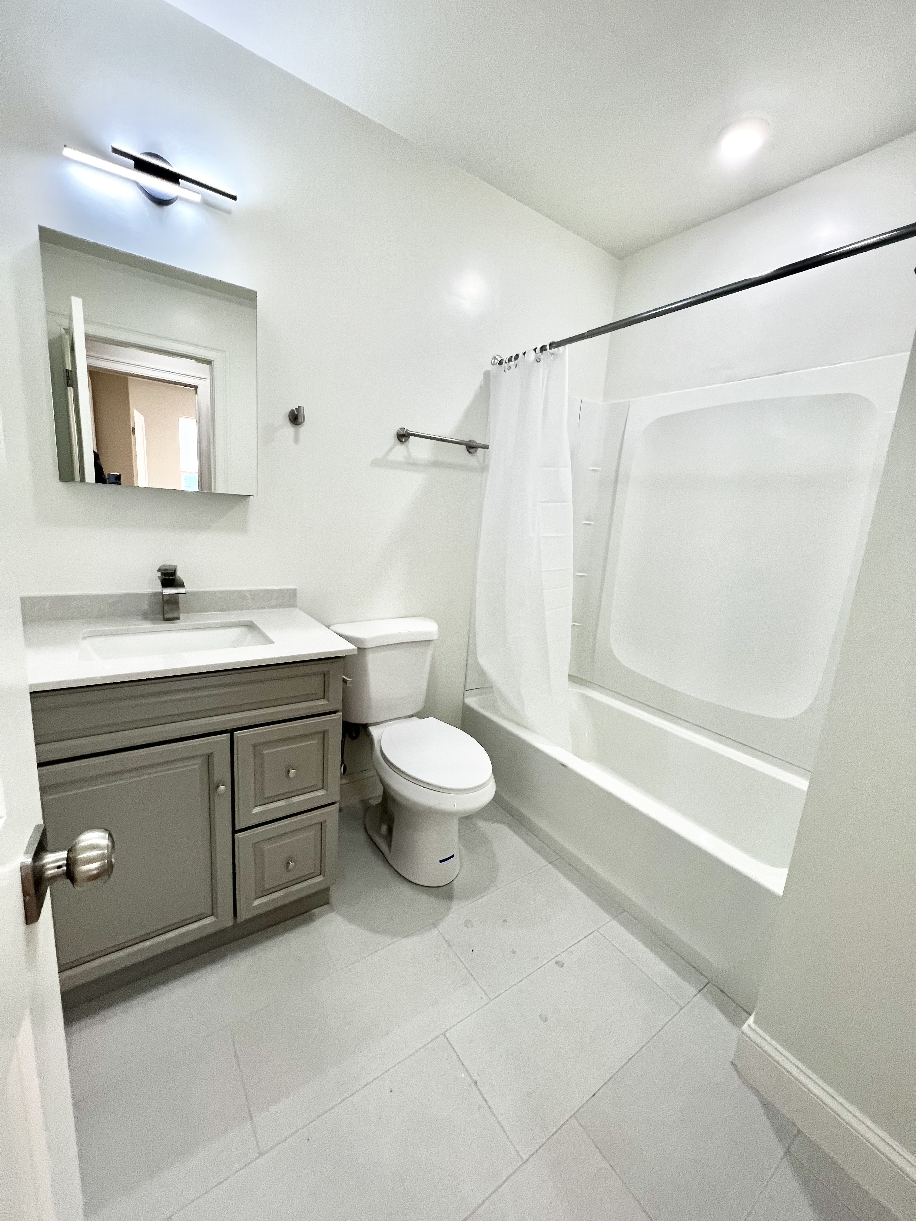 3 bed, 1 bath apartment for rent at 149 Crescent St Unit 3, Waltham — photo 5 of 9