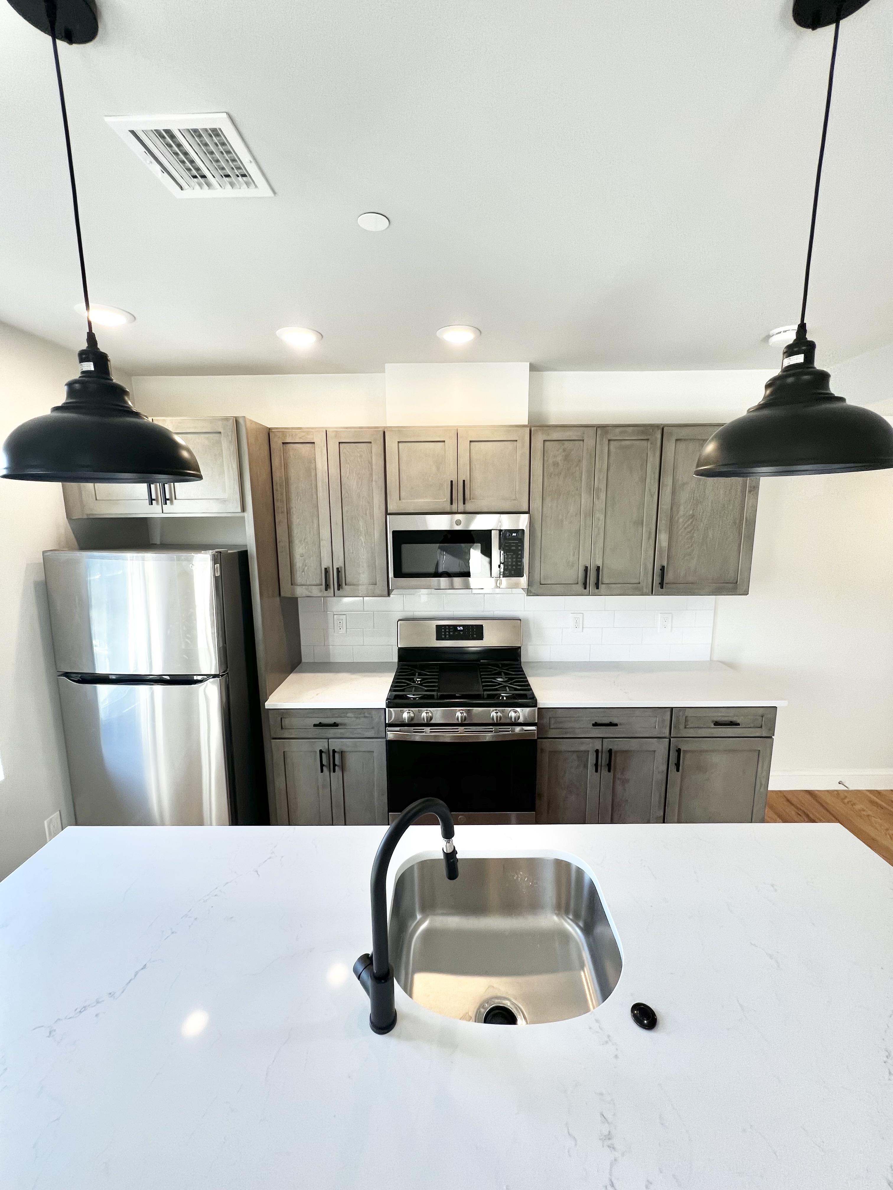 2 bed, 1.5 bath apartment for rent at 149 Crescent St Unit 5, Waltham — photo 2 of 21
