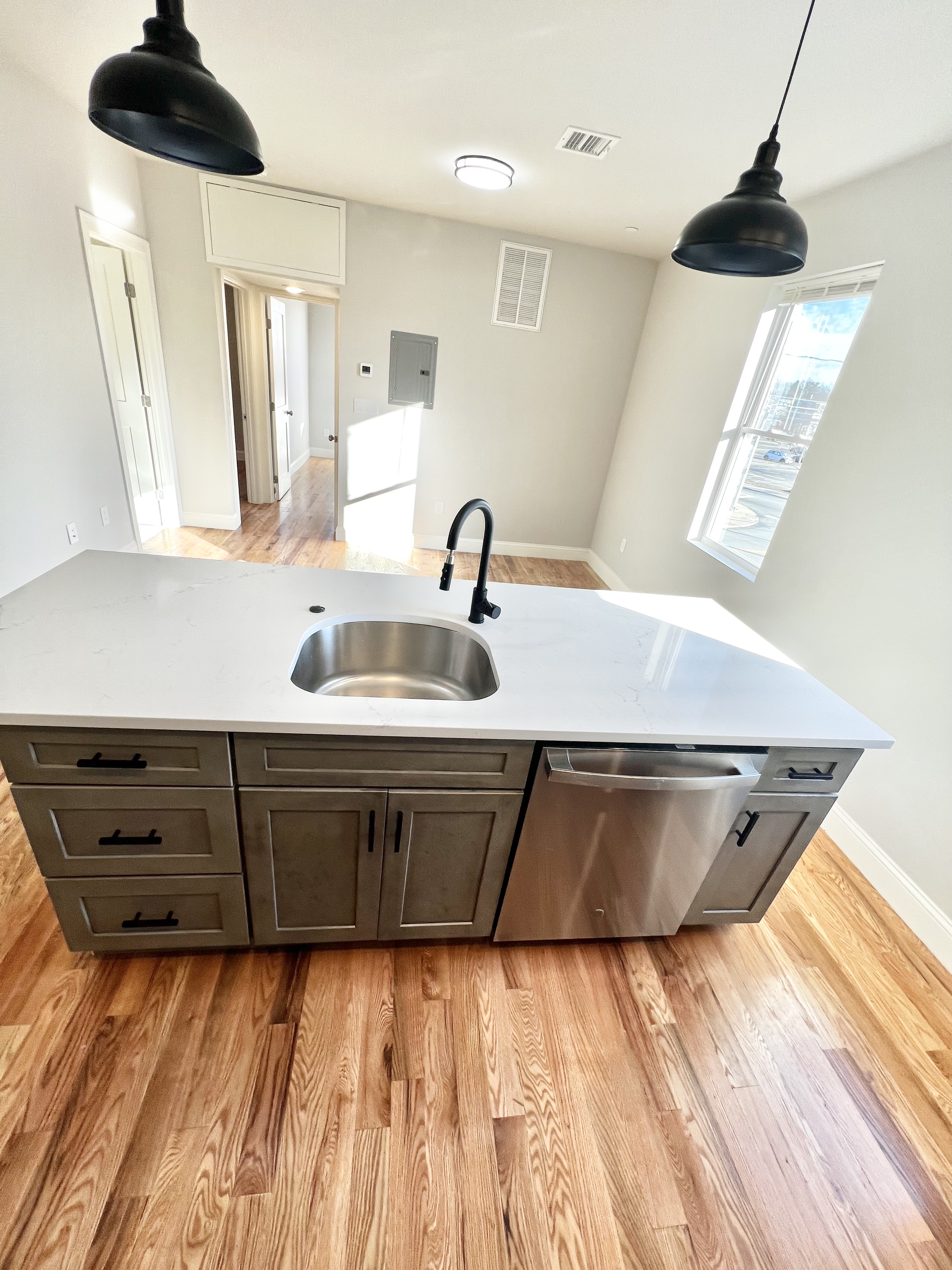 2 bed, 1.5 bath apartment for rent at 149 Crescent St Unit 5, Waltham — photo 3 of 21
