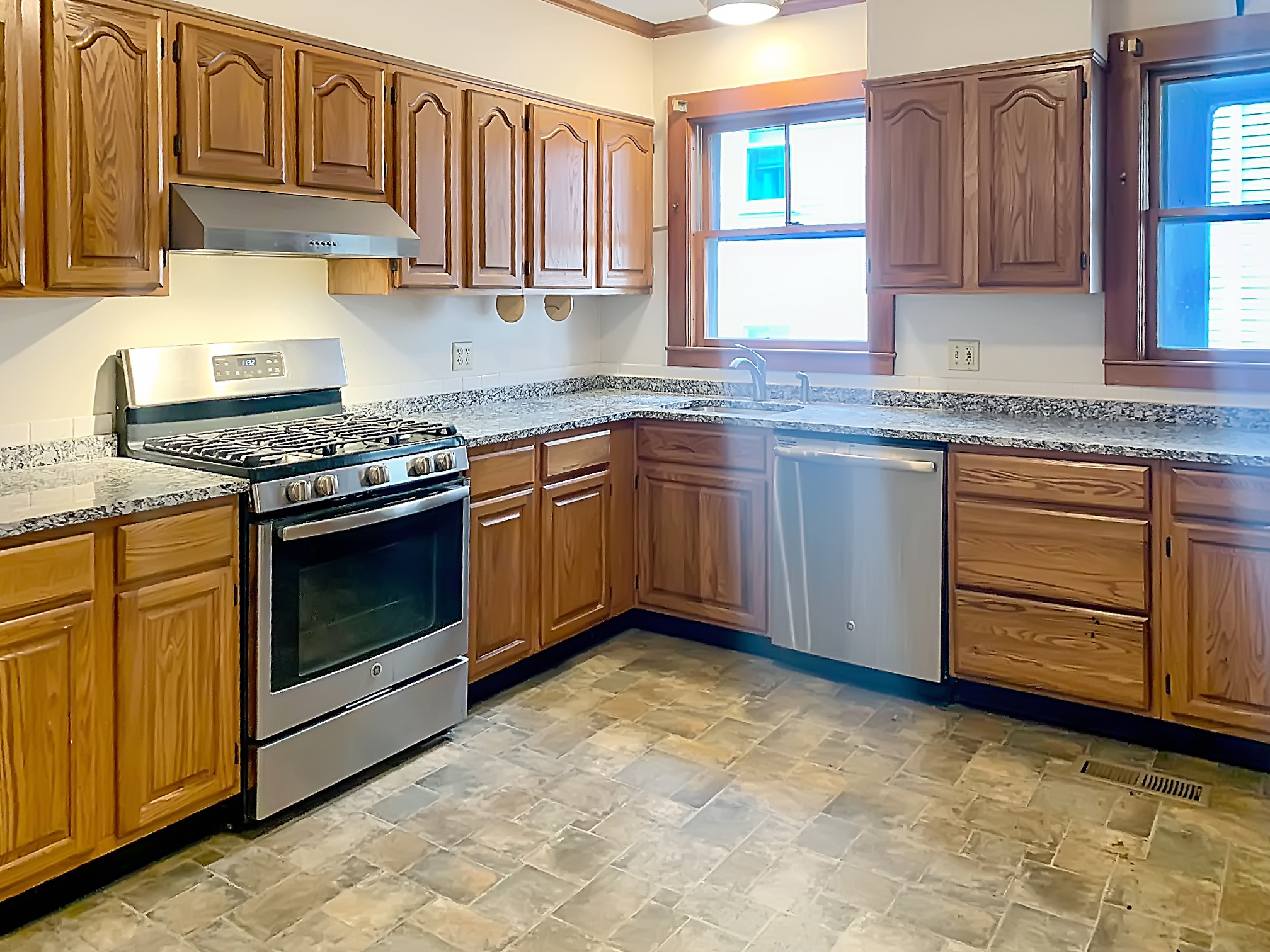 2 bed, 1 bath apartment for rent at 6 Sunmer St Unit 1, Hyde Park — photo 6 of 19