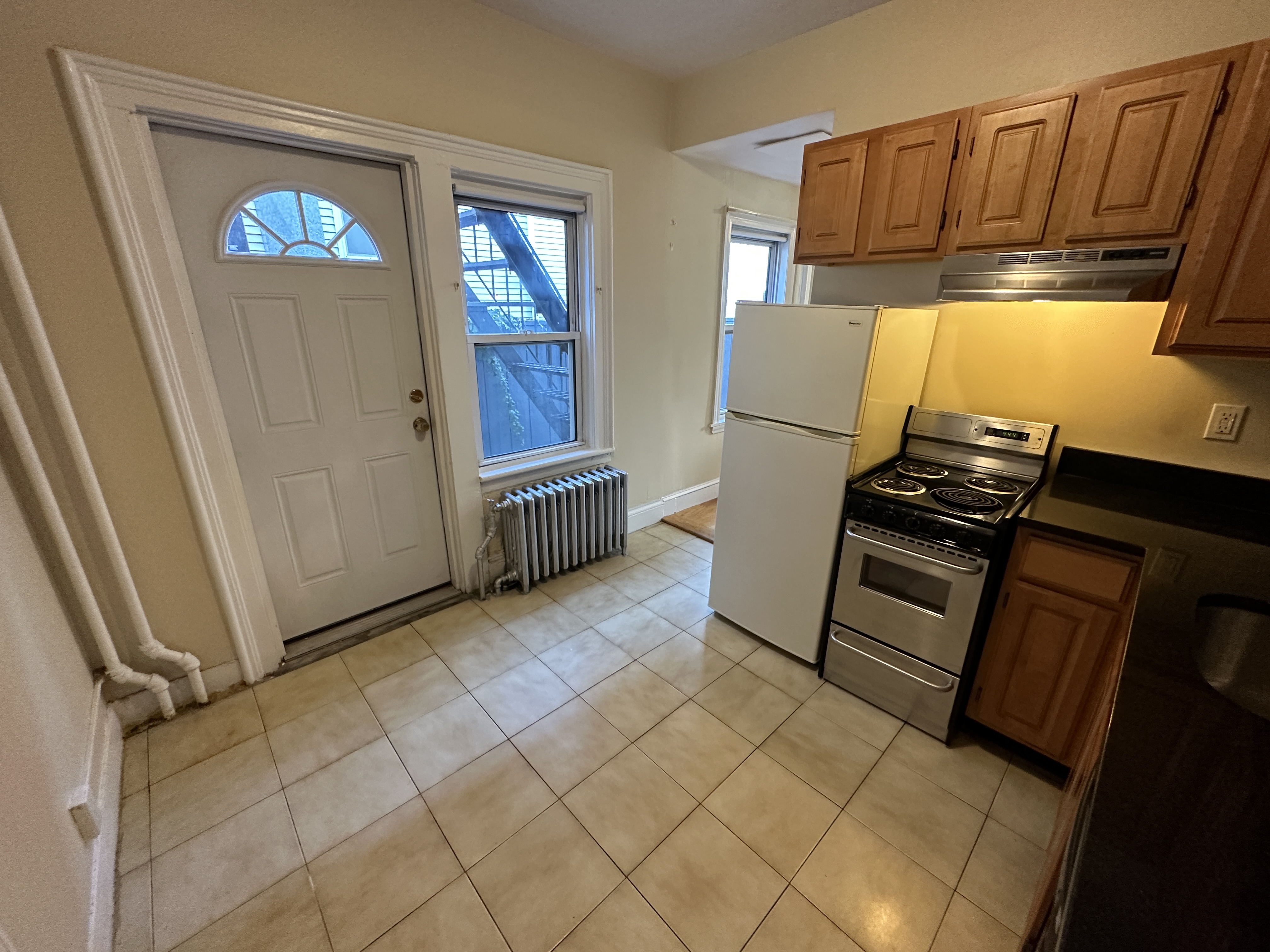 Studio bed, 1 bath apartment for rent at 381 Dorchester St Unit 1B, South Boston — photo 1 of 11