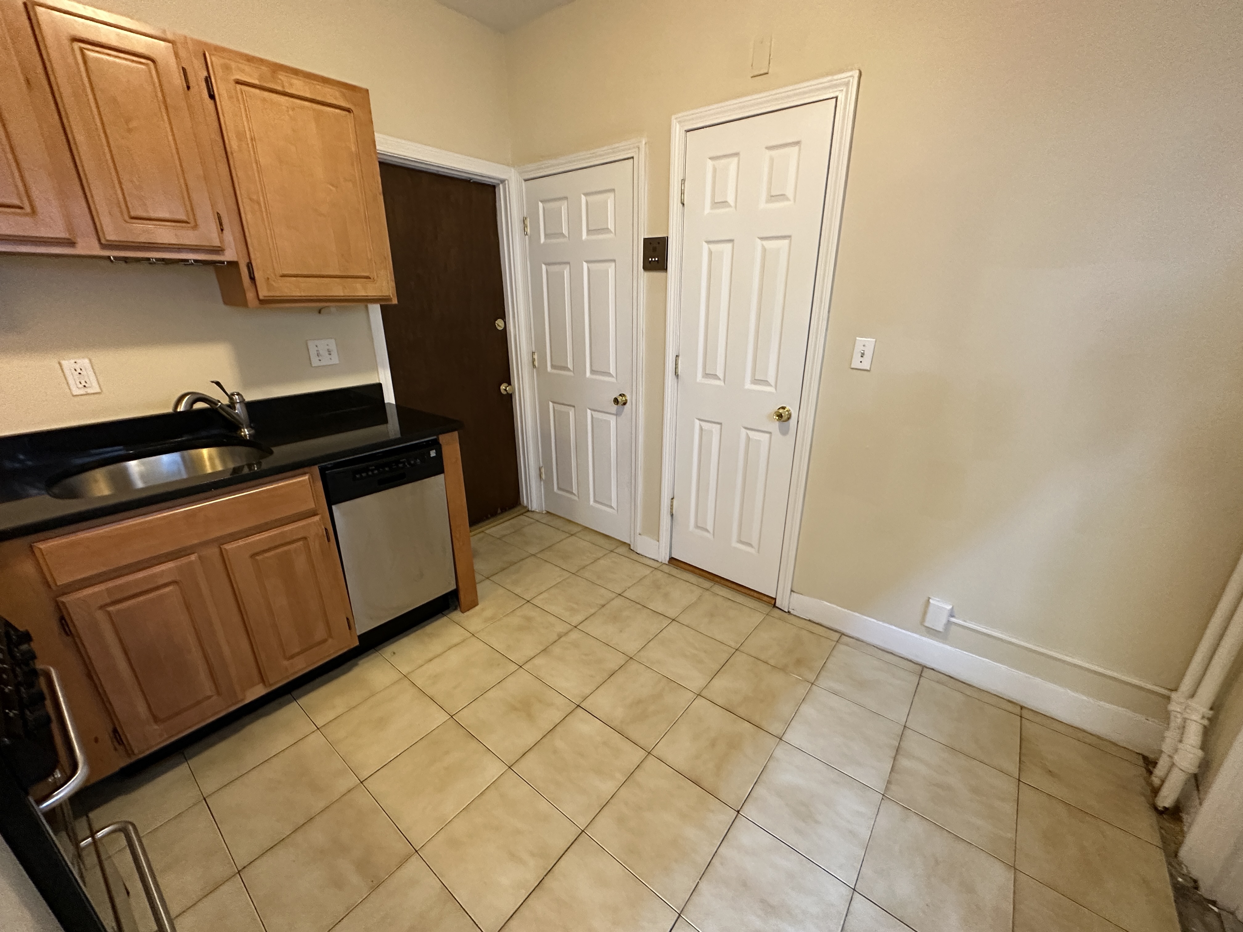 Studio bed, 1 bath apartment for rent at 381 Dorchester St Unit 1B, South Boston — photo 3 of 11