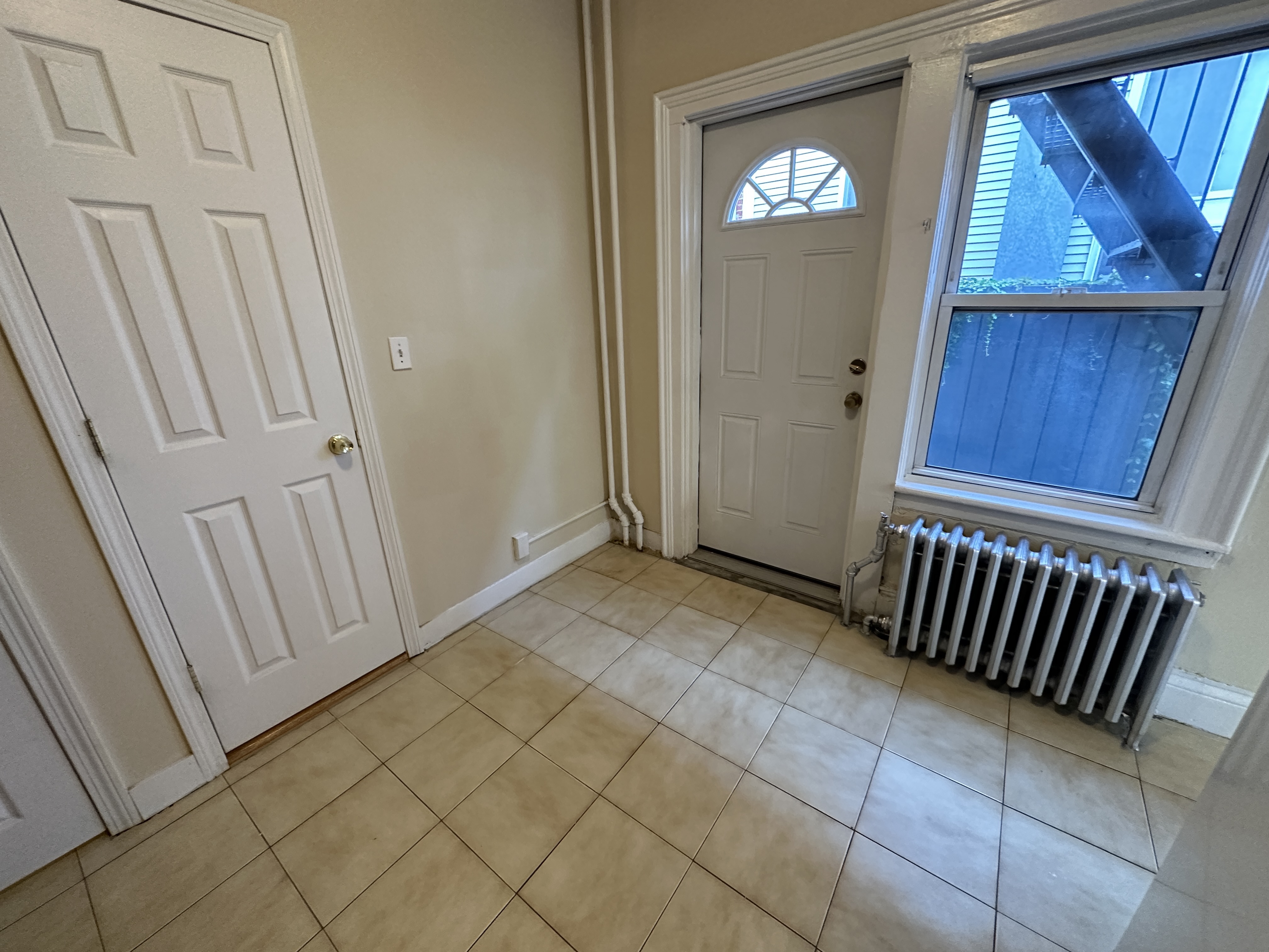 Studio bed, 1 bath apartment for rent at 381 Dorchester St Unit 1B, South Boston — photo 4 of 11