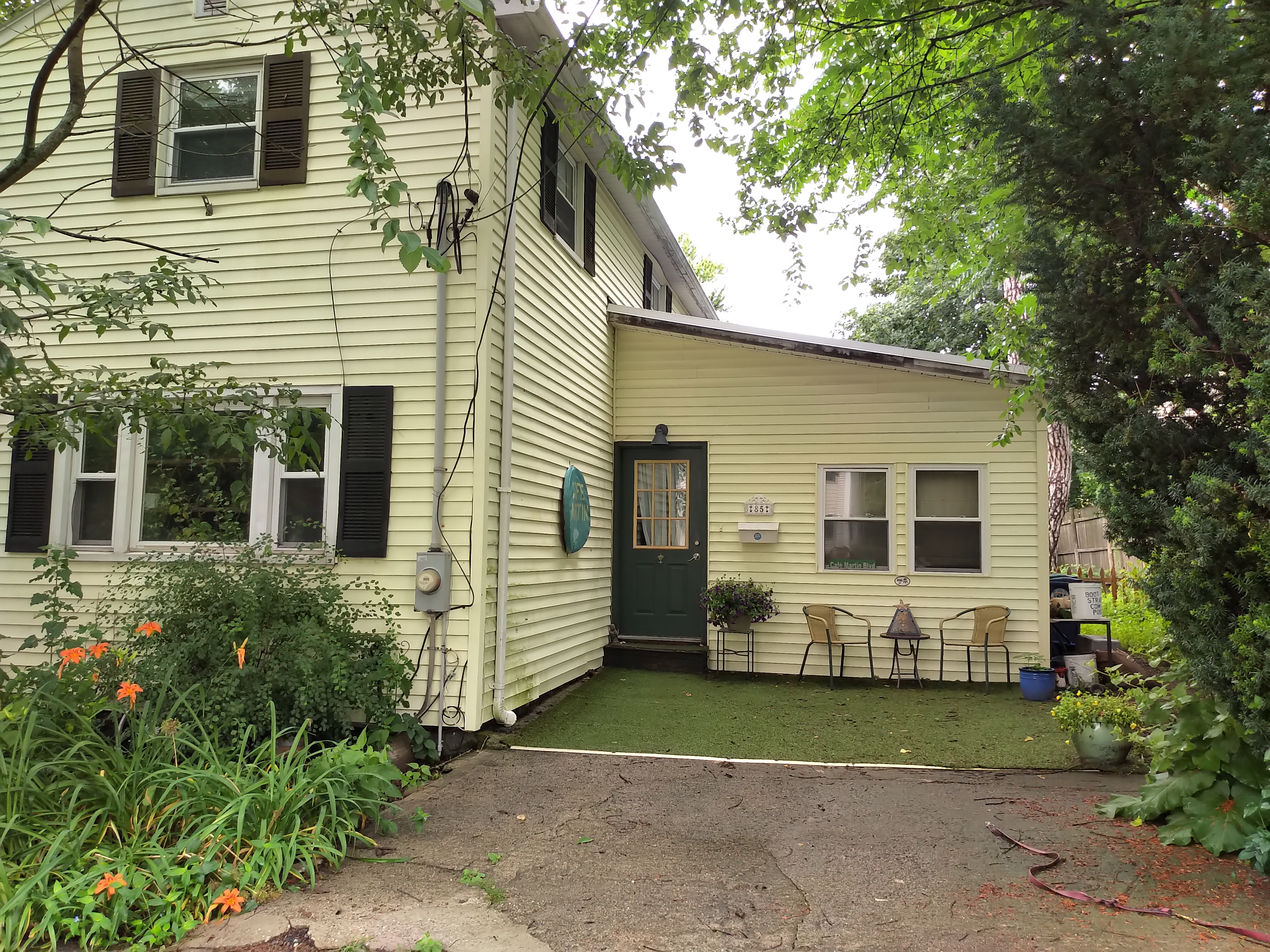 3 bed, 2 bath apartment for rent at 85 Gardner St Unit N/A, Newton — photo 2 of 13