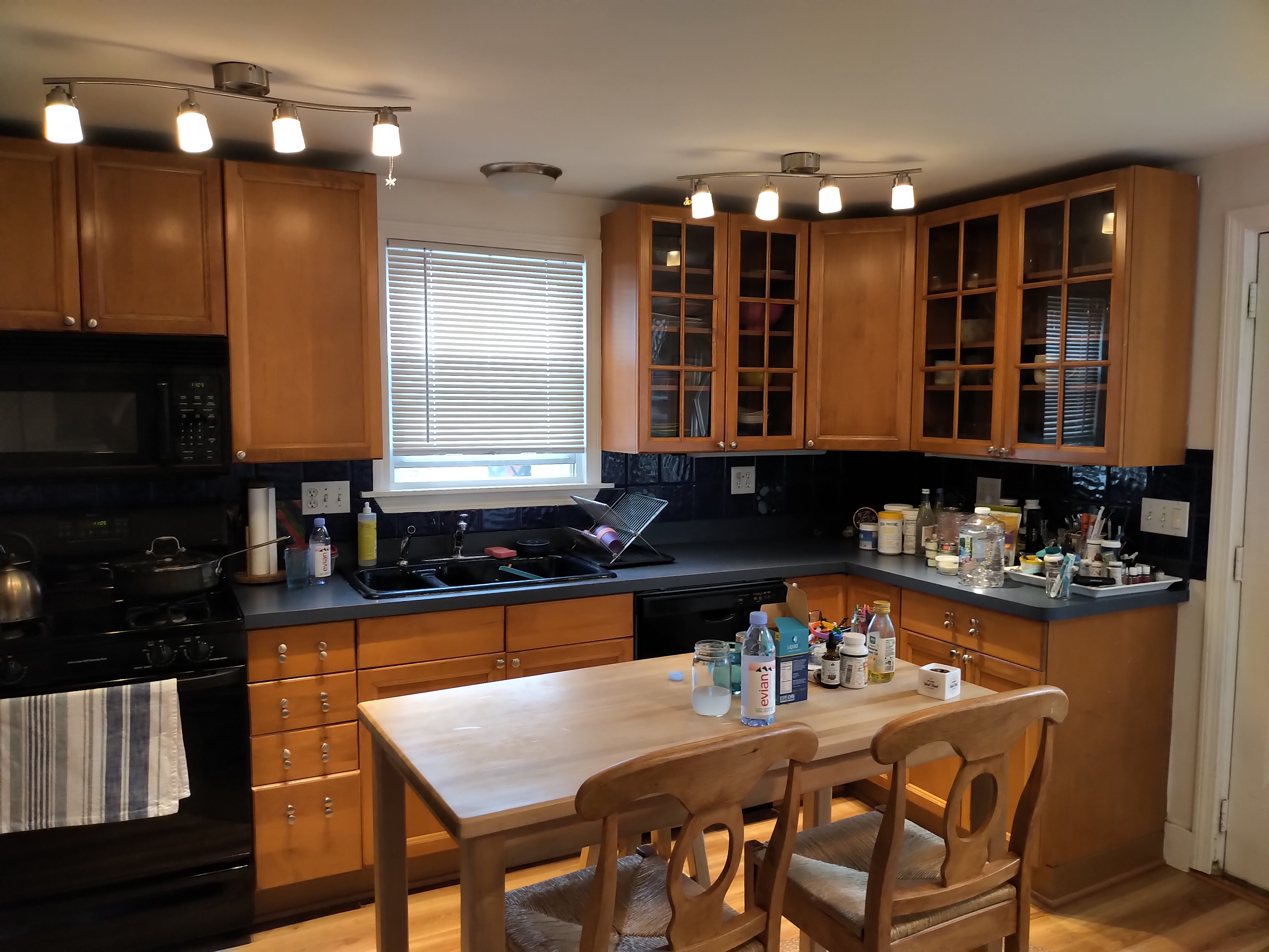 3 bed, 2 bath apartment for rent at 85 Gardner St Unit N/A, Newton — photo 3 of 13